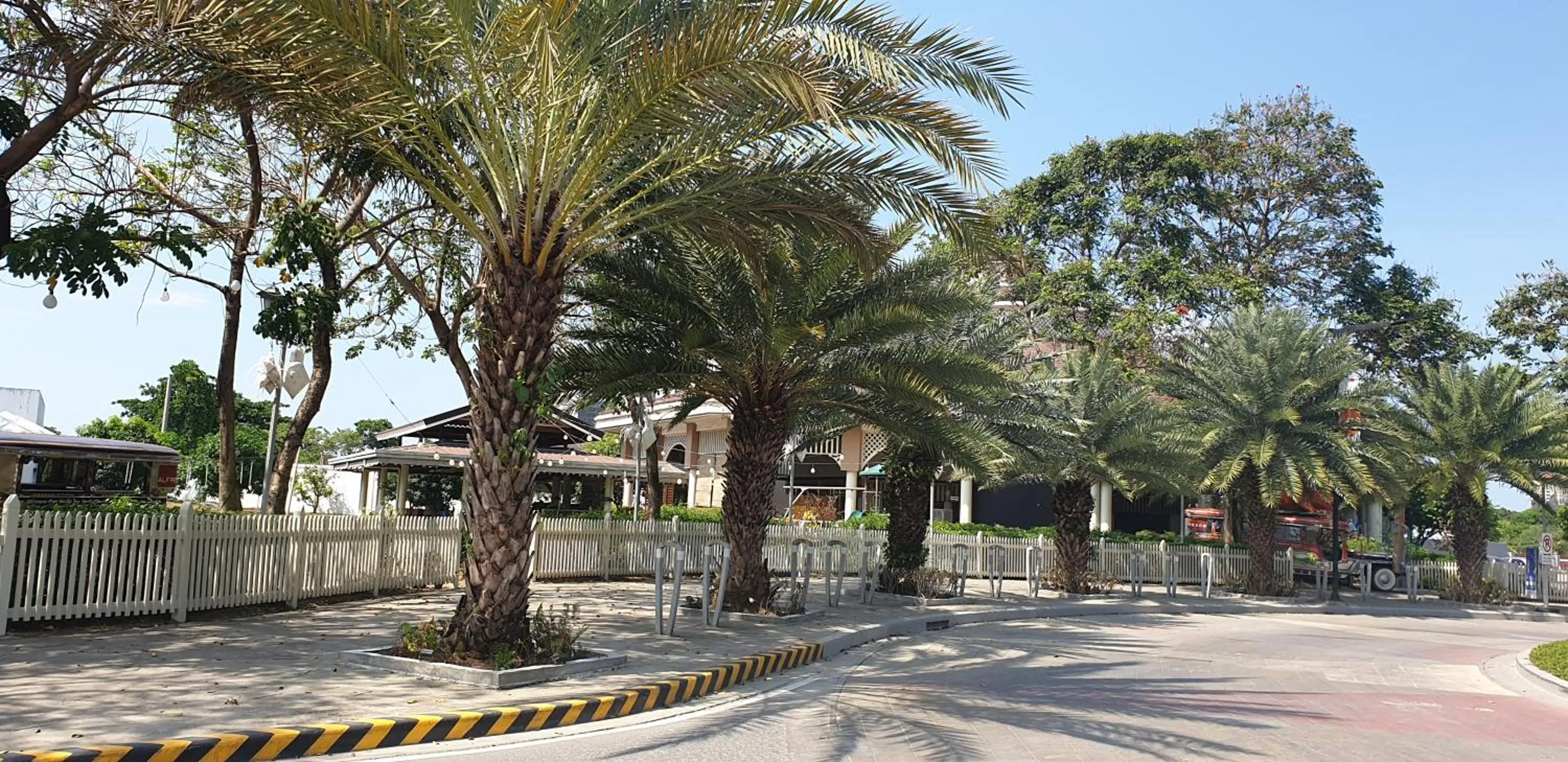 Mactan Newtown Condo with Garden and Ocean View 8NEWTOWN BLVD