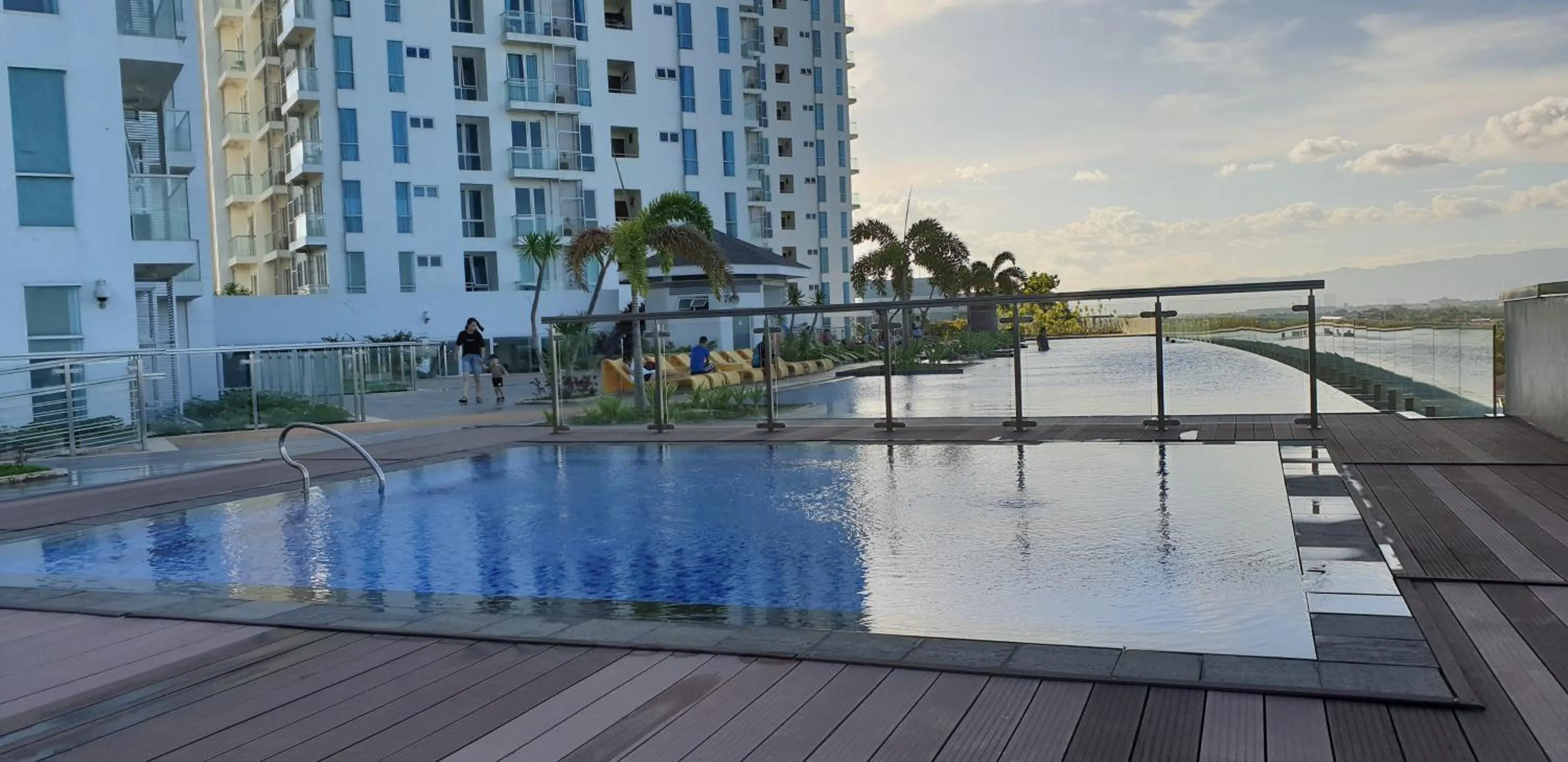 Mactan Newtown Condo with Garden and Ocean View 8NEWTOWN BLVD