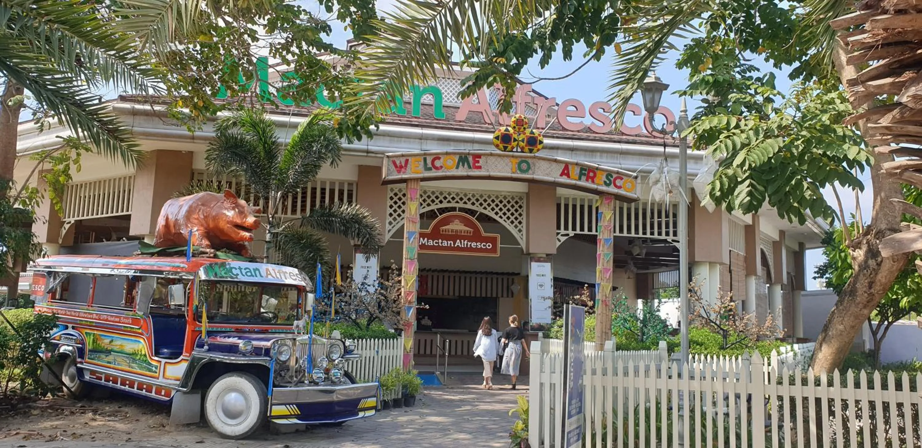 Mactan Newtown Condo with Garden and Ocean View 8NEWTOWN BLVD