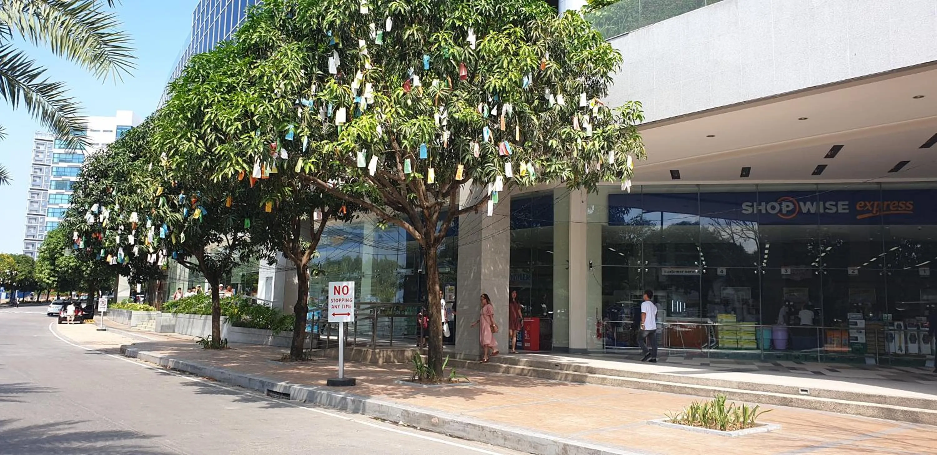 Mactan Newtown Condo with Garden and Ocean View 8NEWTOWN BLVD