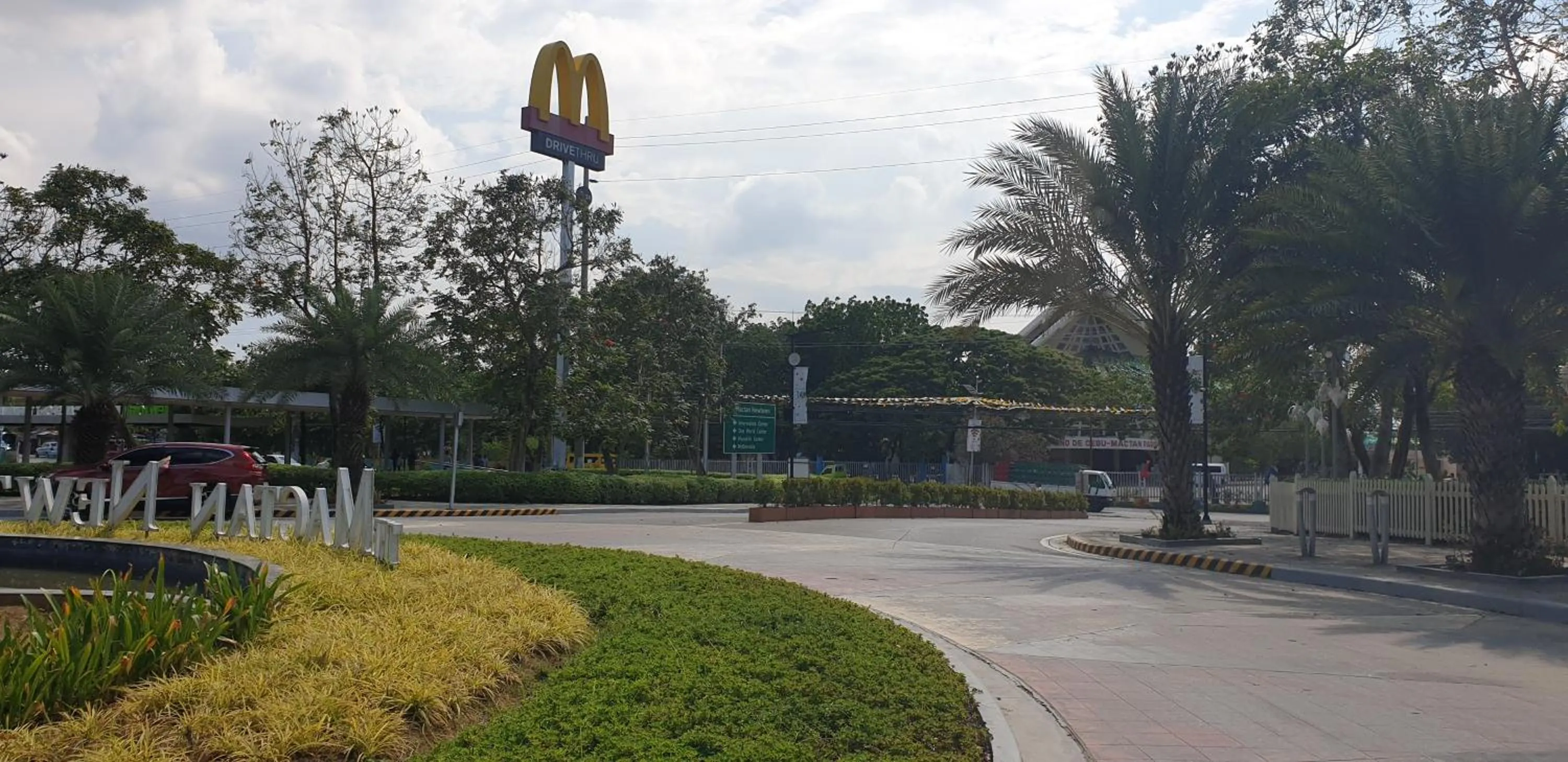 Mactan Newtown Condo with Garden and Ocean View 8NEWTOWN BLVD