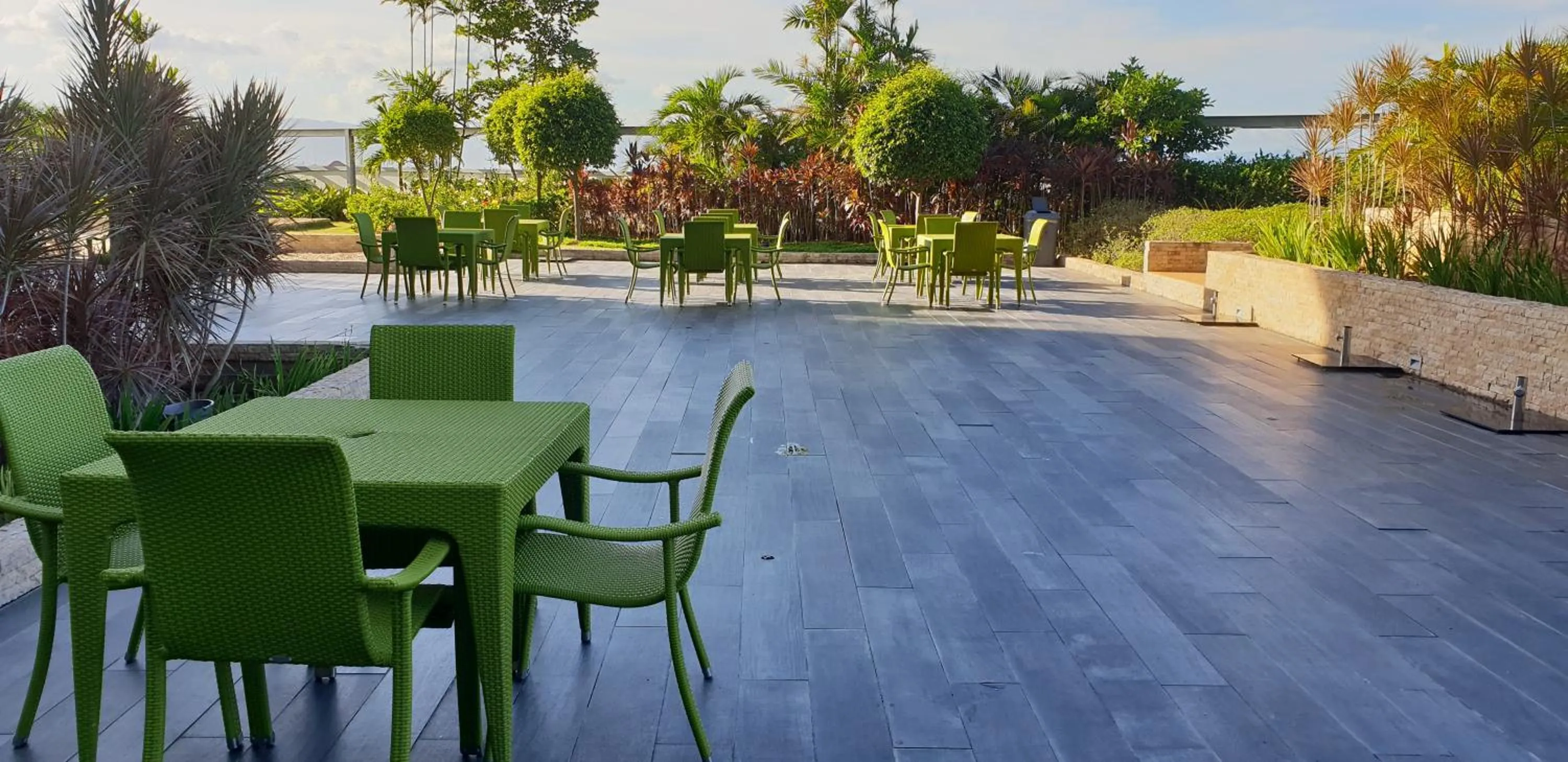 Mactan Newtown Condo with Garden and Ocean View 8NEWTOWN BLVD