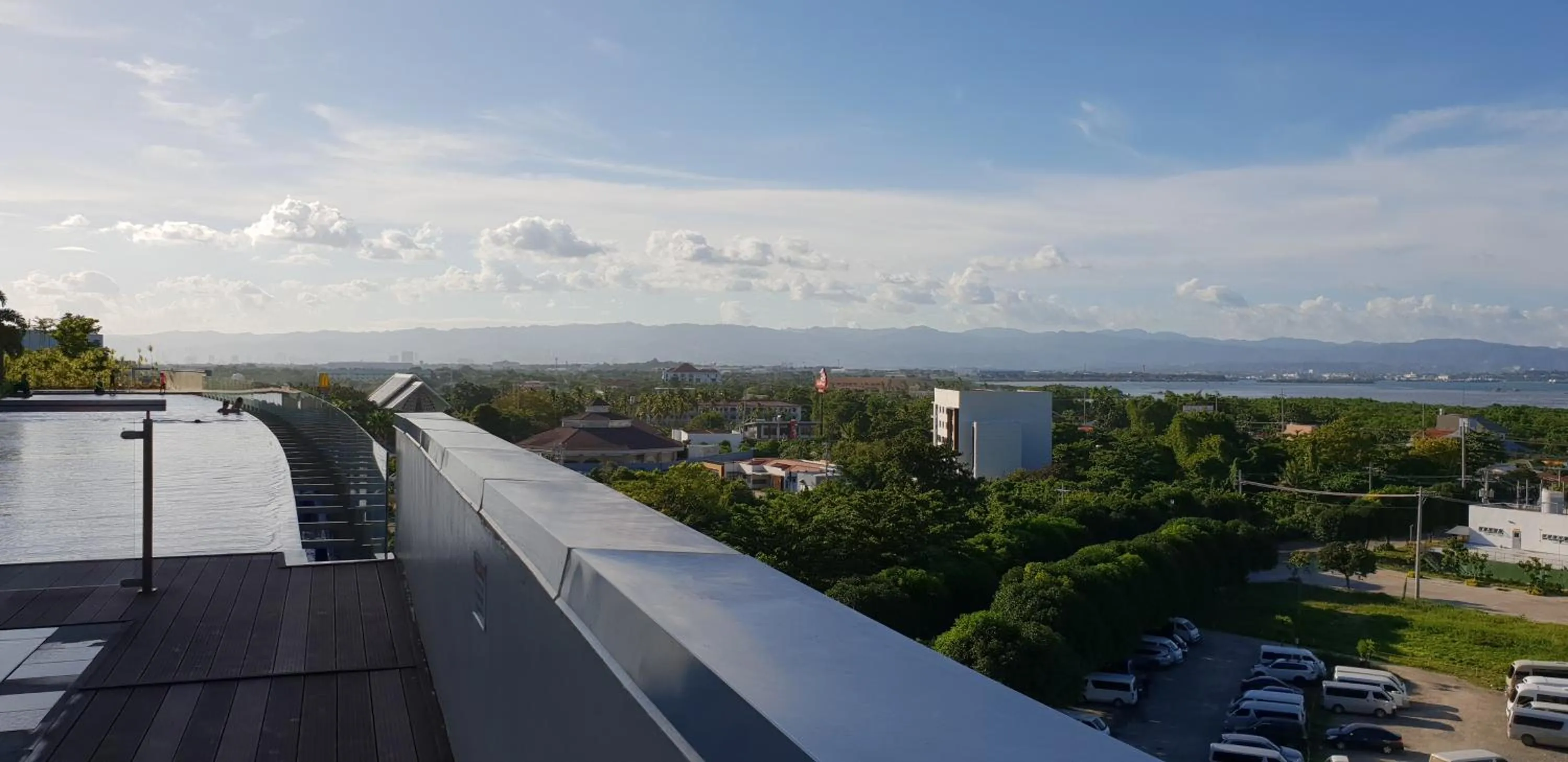 Mactan Newtown Condo with Garden and Ocean View 8NEWTOWN BLVD