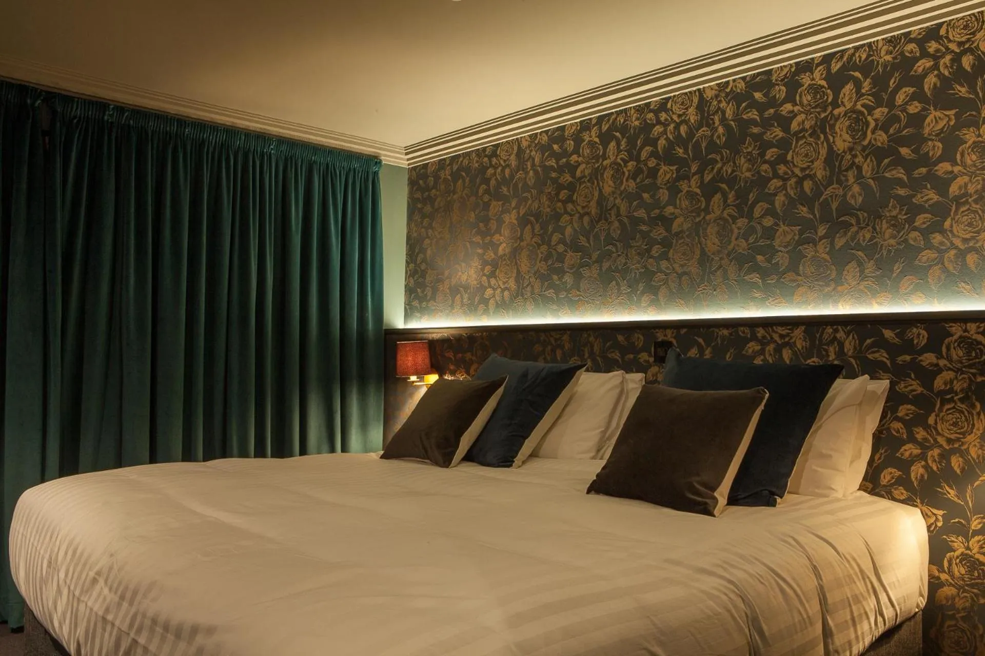 Bed in House Belfast Hotel