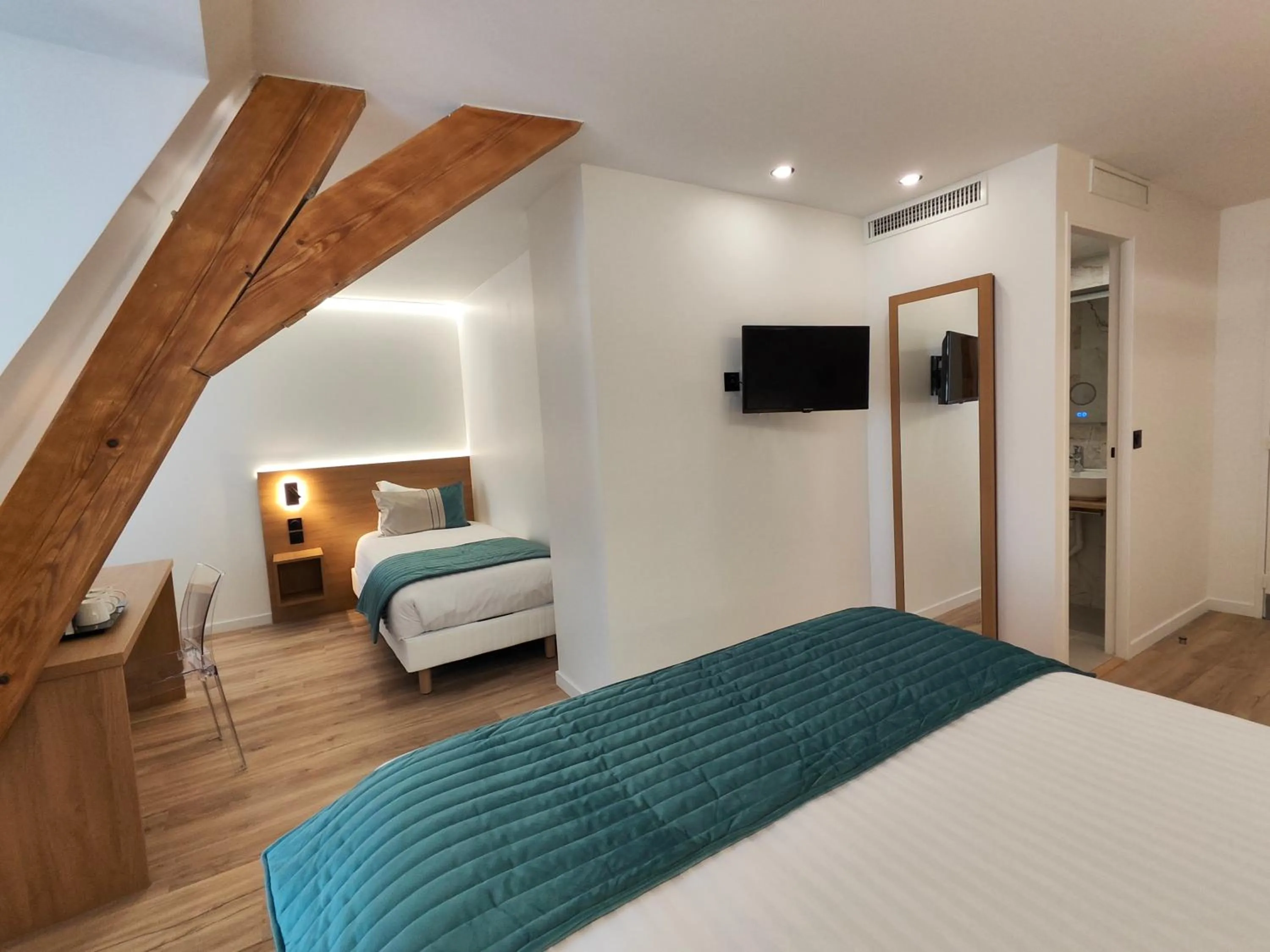 Bed in 55 Hôtel Montparnasse