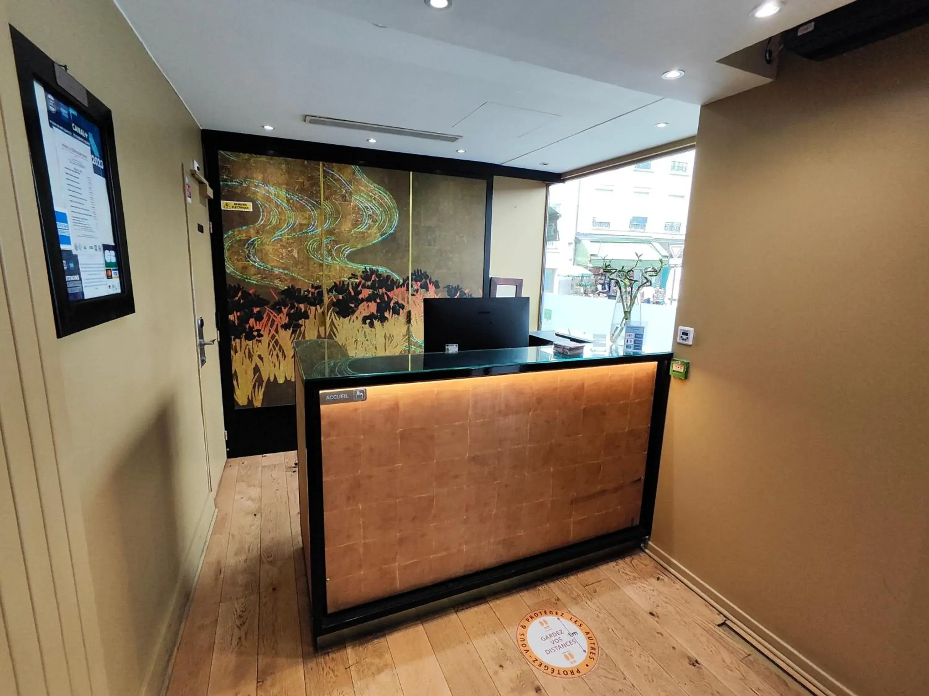 Lobby or reception in 55 Hôtel Montparnasse Lobby or reception in 55 Hôtel Montparnasse