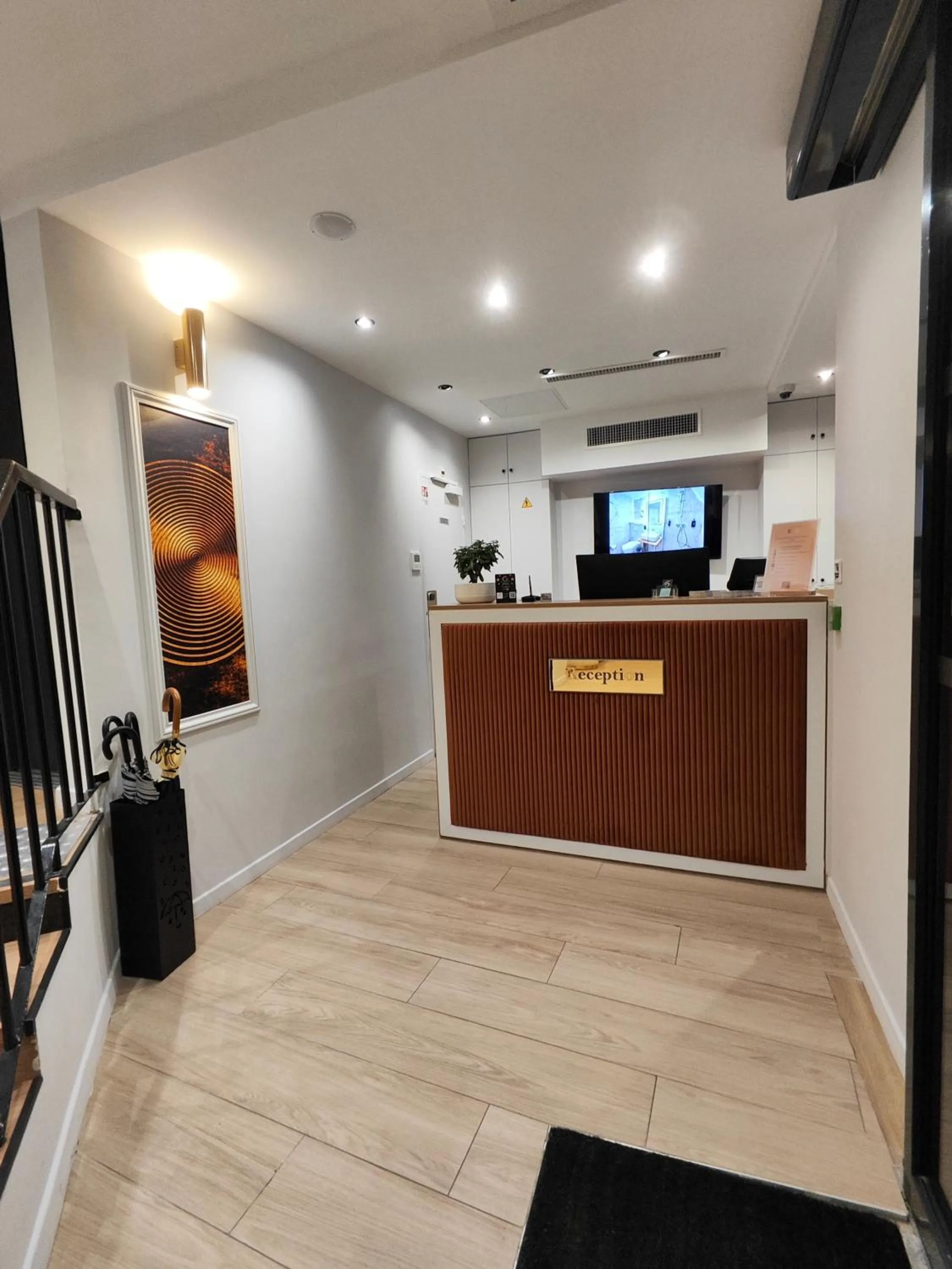 Lobby or reception in 55 Hôtel Montparnasse