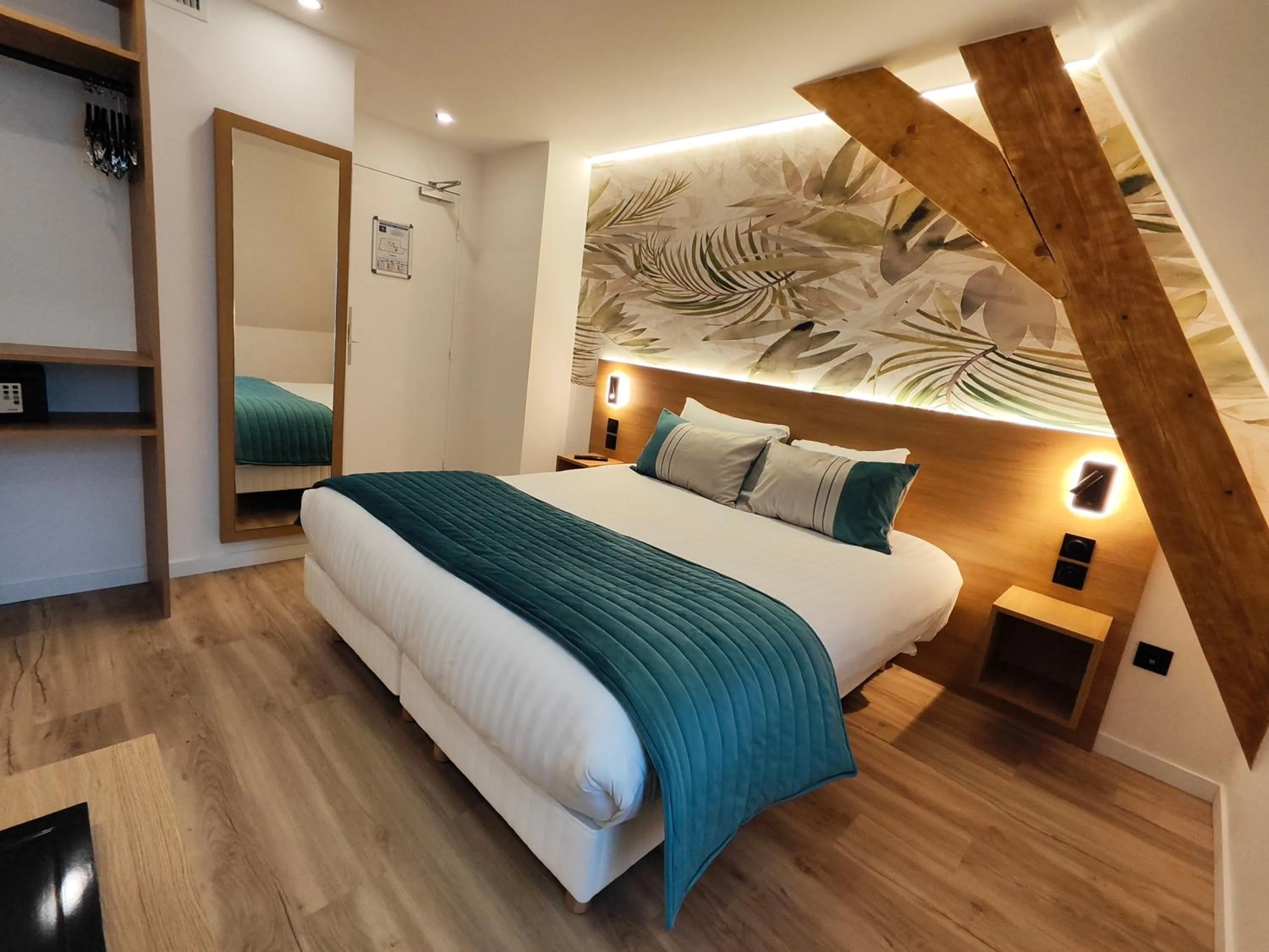 Bed in 55 Hôtel Montparnasse