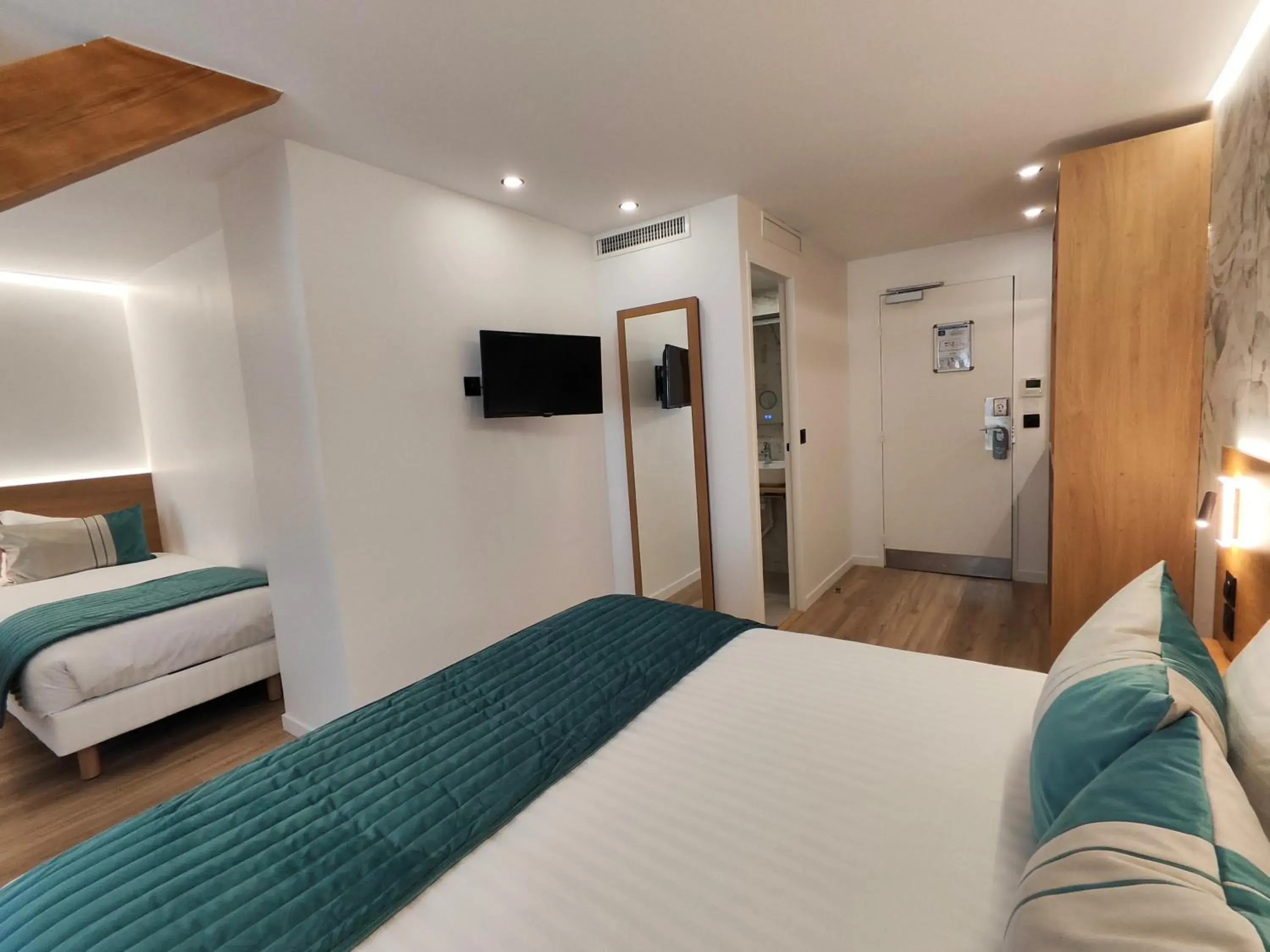 Bed in 55 Hôtel Montparnasse Bed in 55 Hôtel Montparnasse