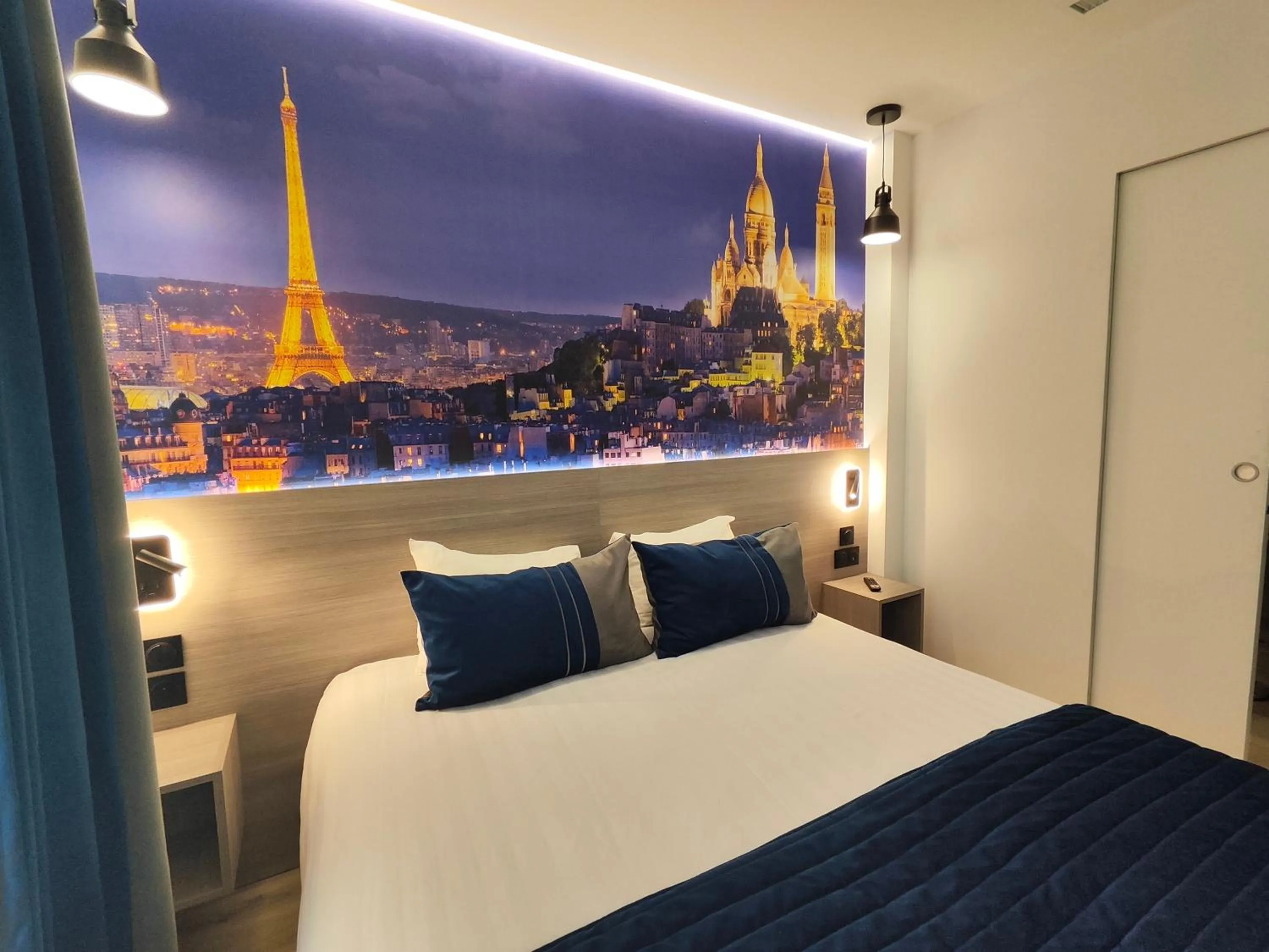 Bed in 55 Hôtel Montparnasse