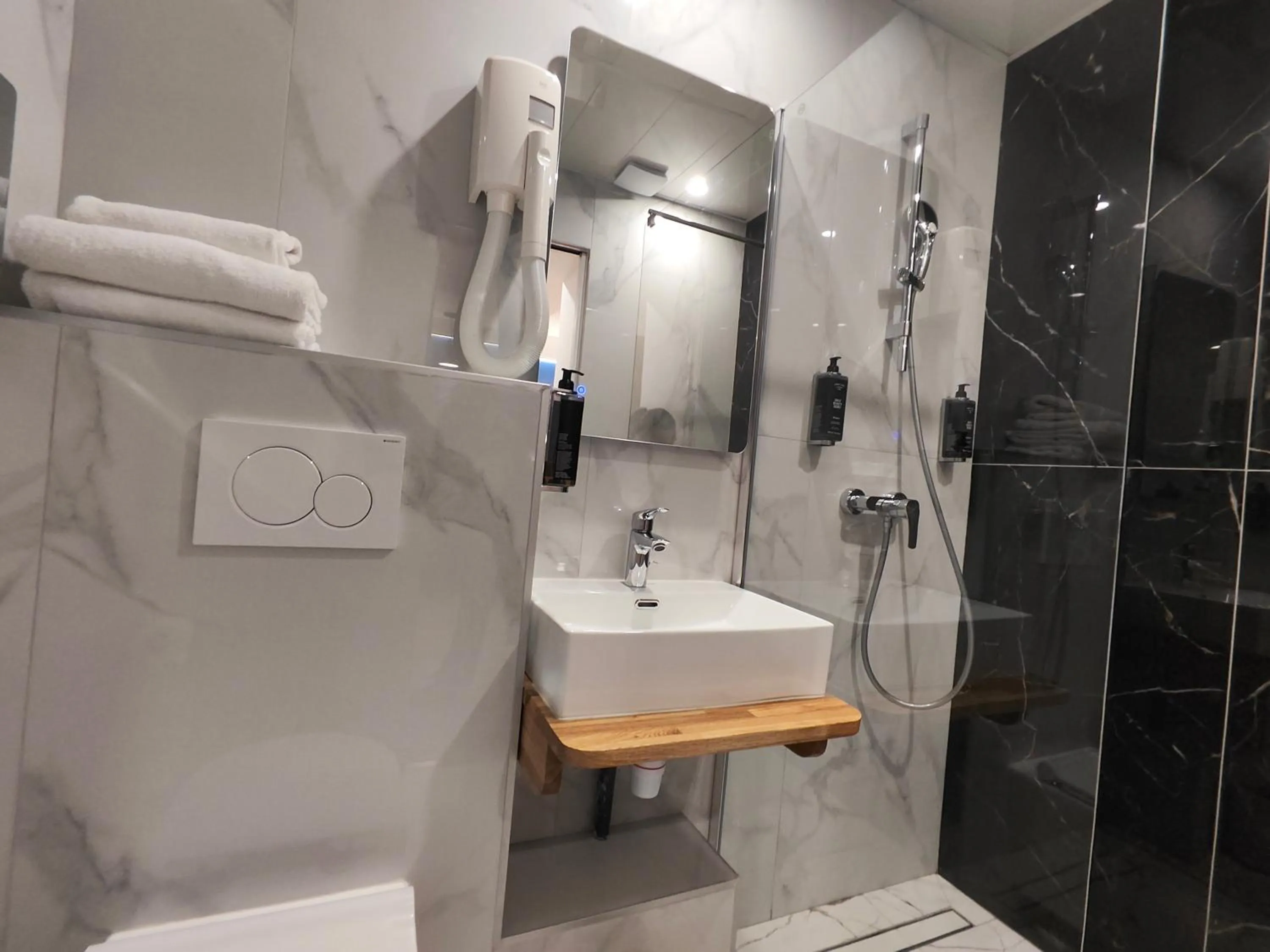 Photo of the whole room in 55 Hôtel Montparnasse