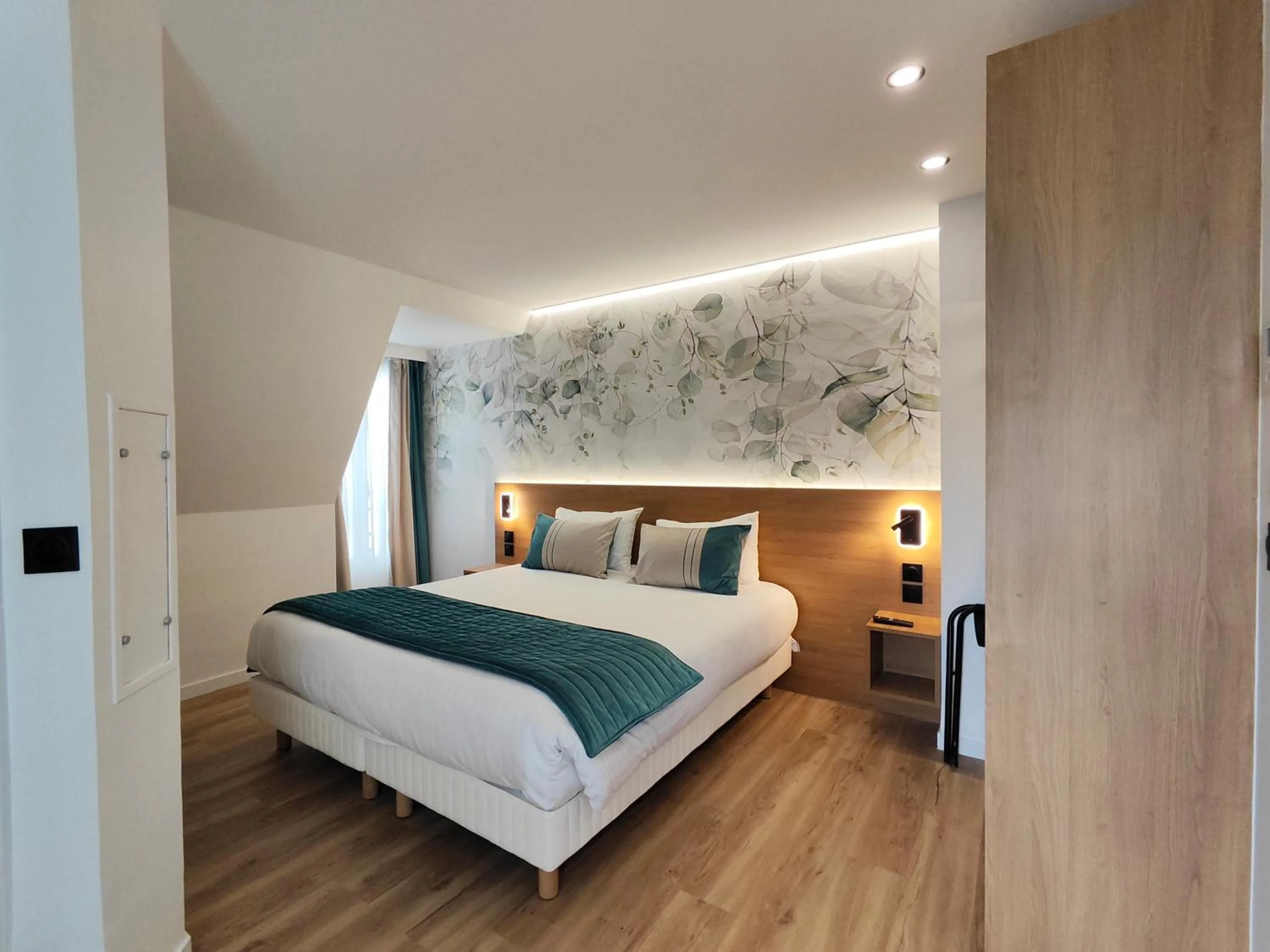 Bed in 55 Hôtel Montparnasse