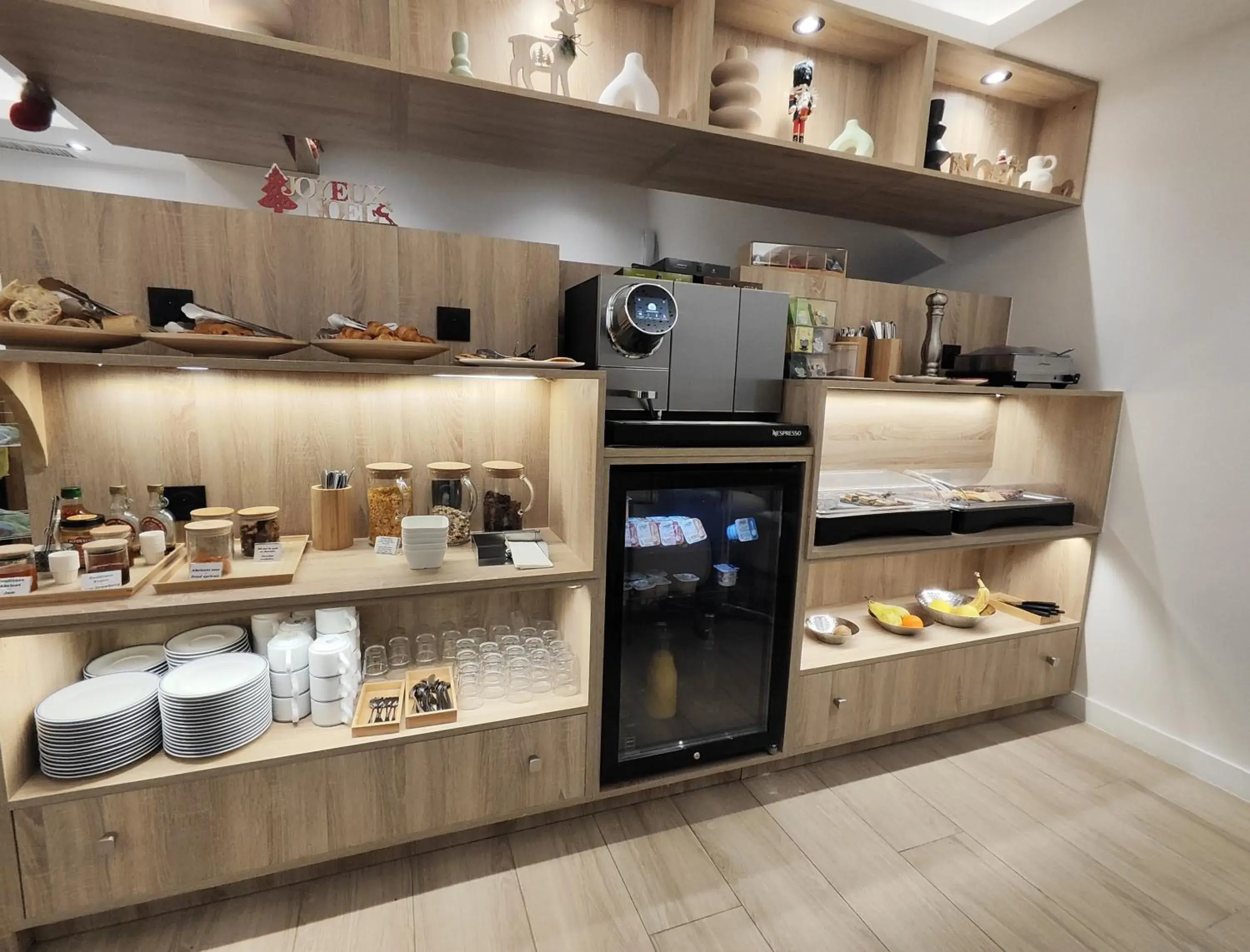 Breakfast in 55 Hôtel Montparnasse Breakfast in 55 Hôtel Montparnasse