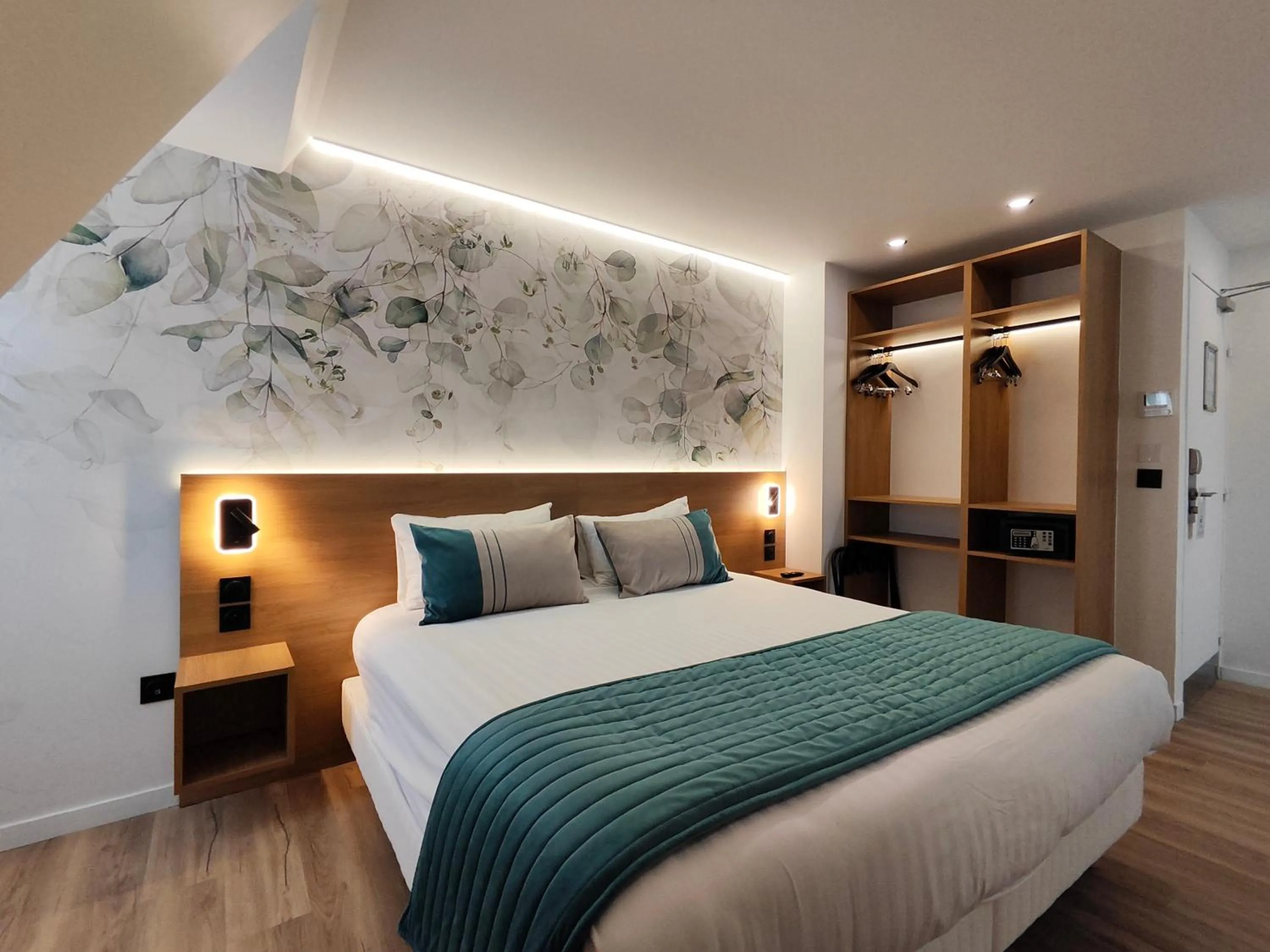 Bed in 55 Hôtel Montparnasse