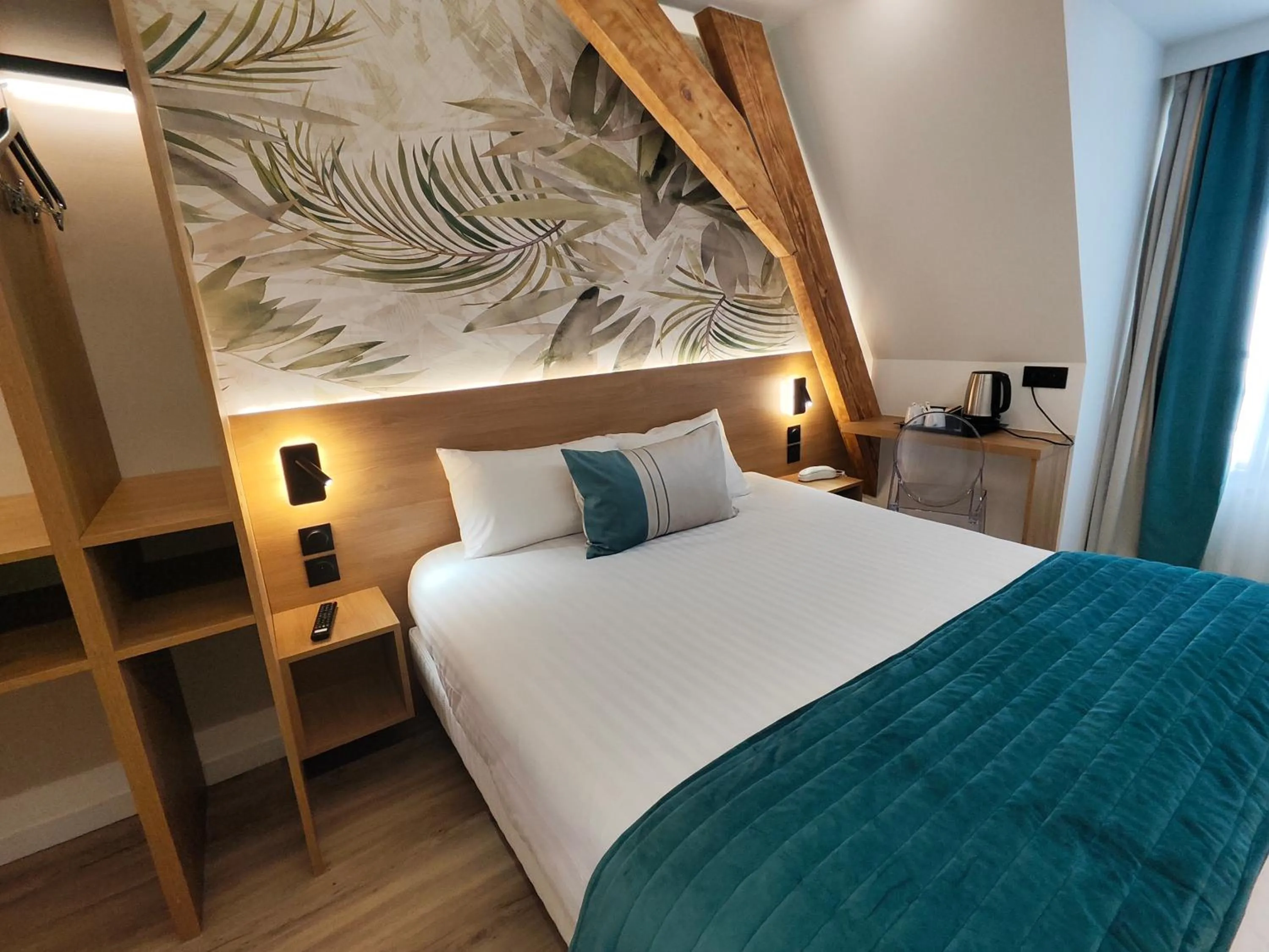 Bed in 55 Hôtel Montparnasse