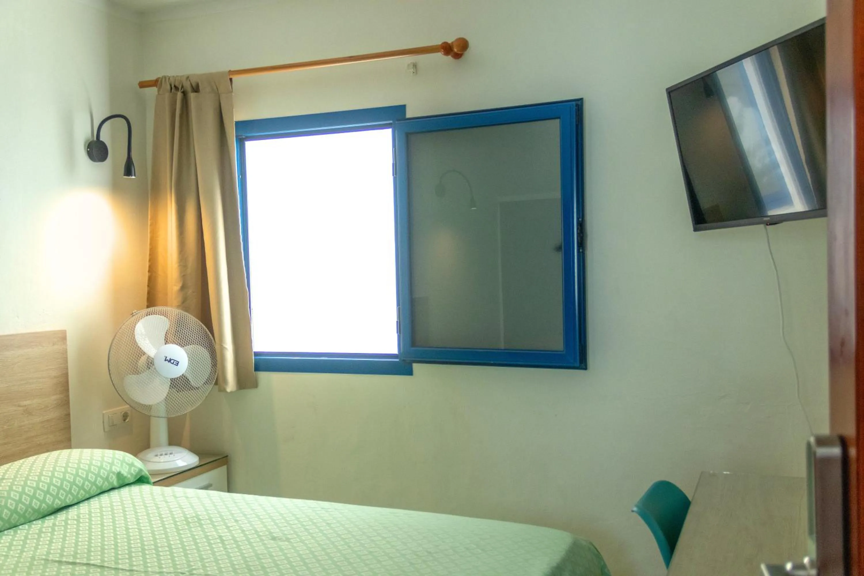 Bedroom, Bed in Hostal Magec