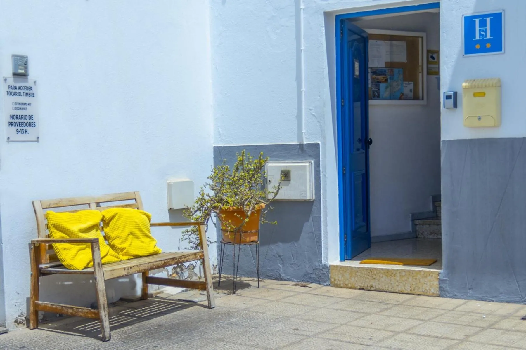 Facade/entrance in Hostal Magec
