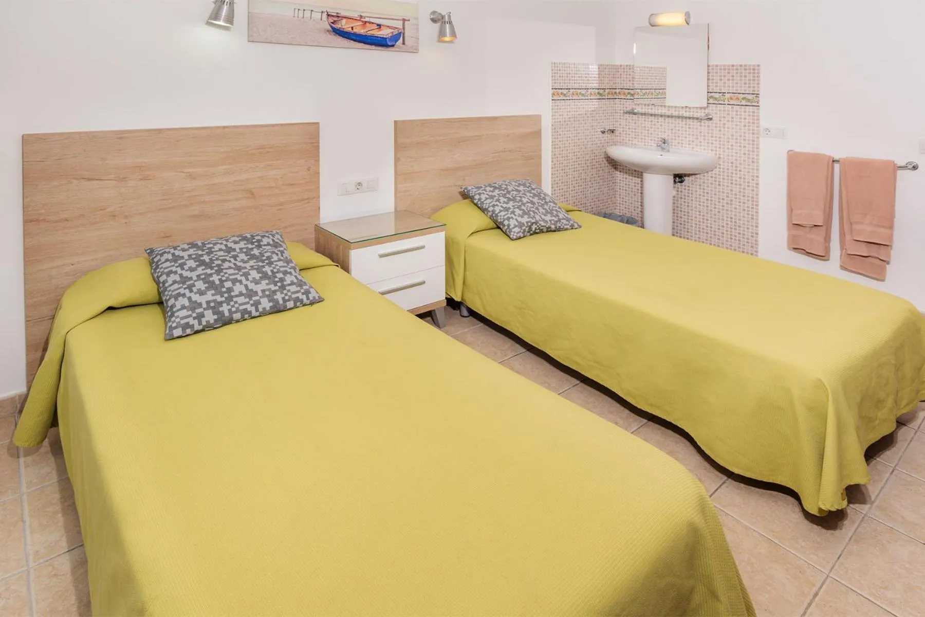 Toilet, Bed in Hostal Magec