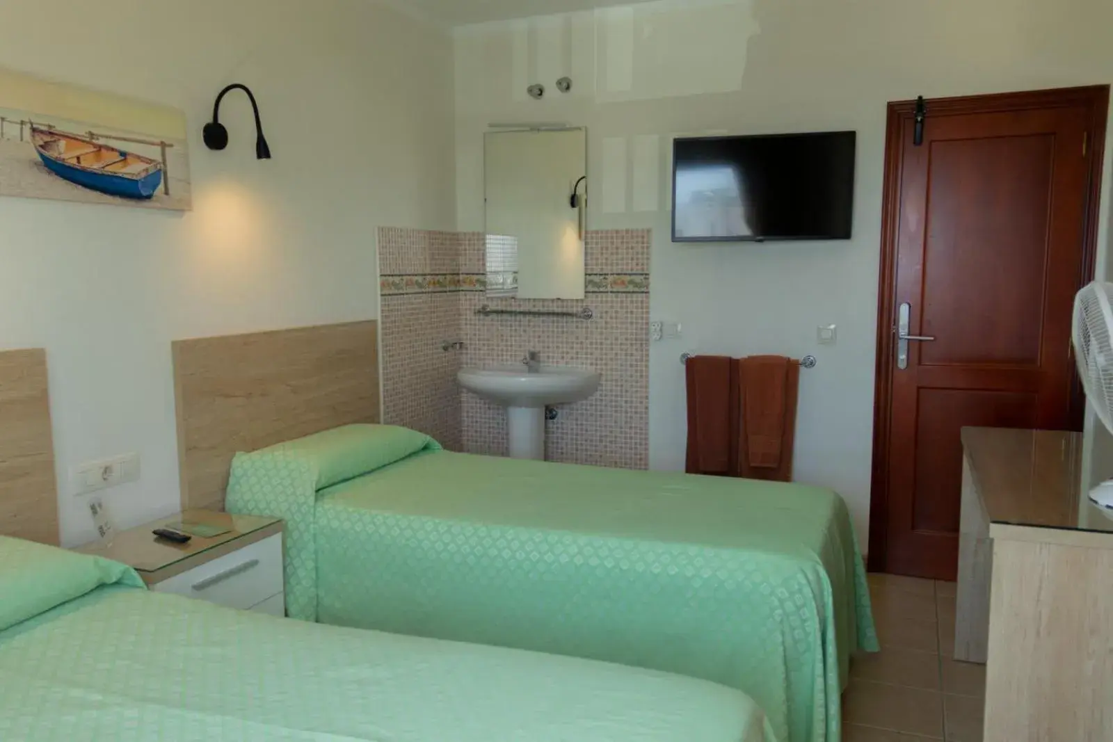 Double or Twin Room with Shared Bathroom in Hostal Magec Double or Twin Room with Shared Bathroom in Hostal Magec