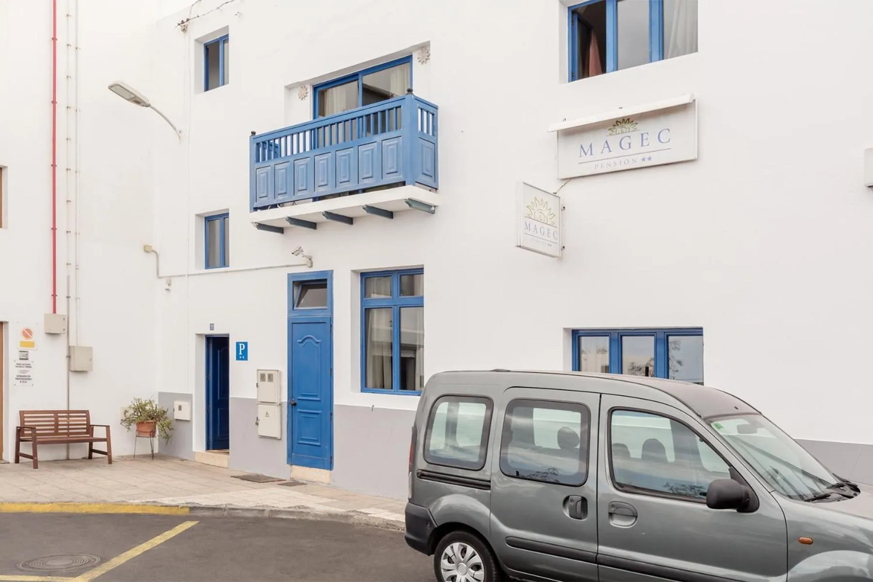 Facade/entrance in Hostal Magec