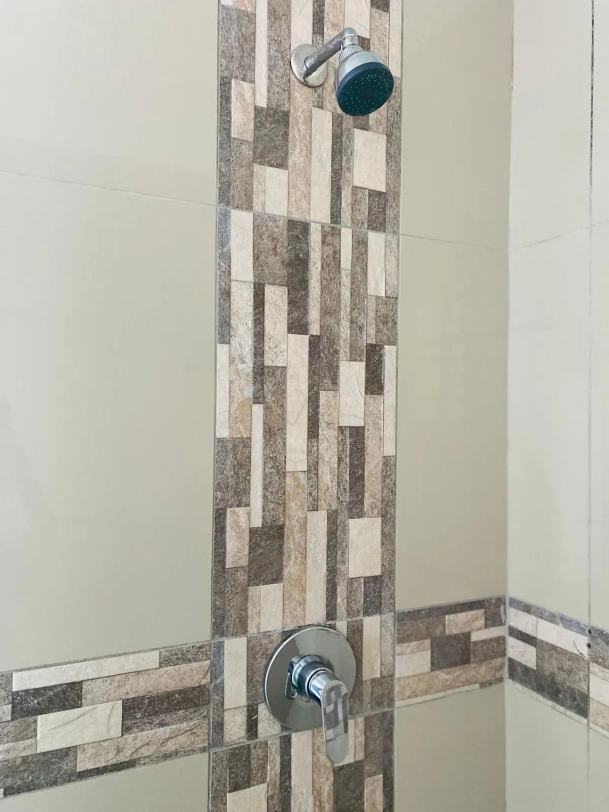 Shower in Bayside Hotel 97 Russell Street