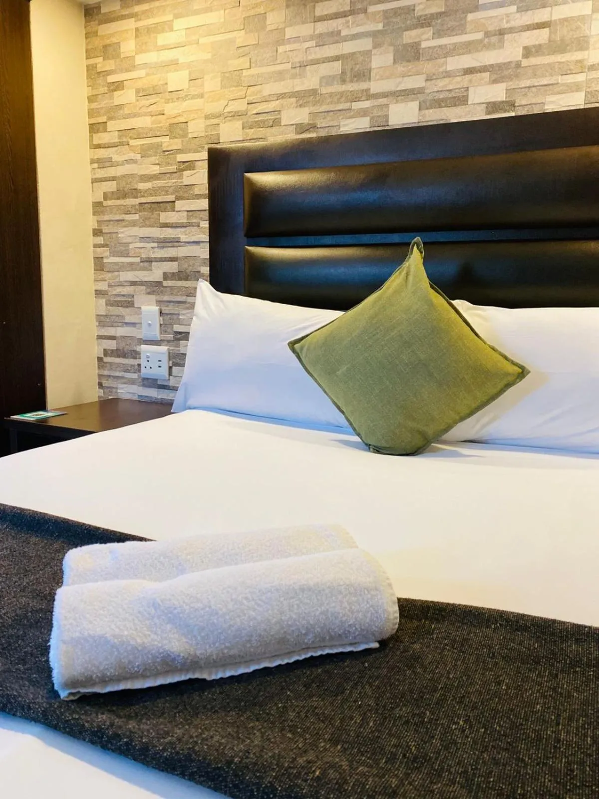 Bed in Bayside Hotel 97 Russell Street