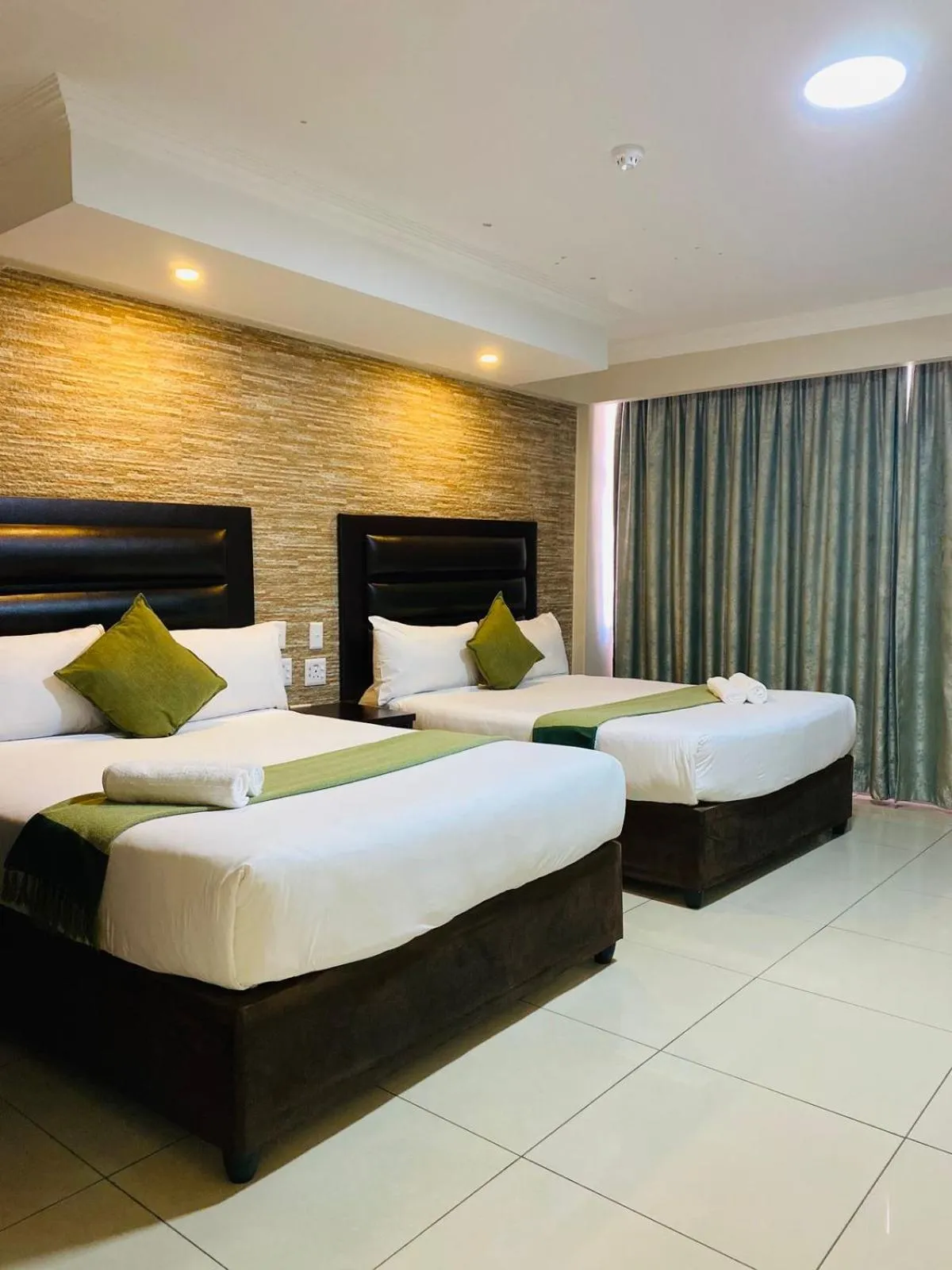 Bedroom, Bed in Bayside Hotel 97 Russell Street