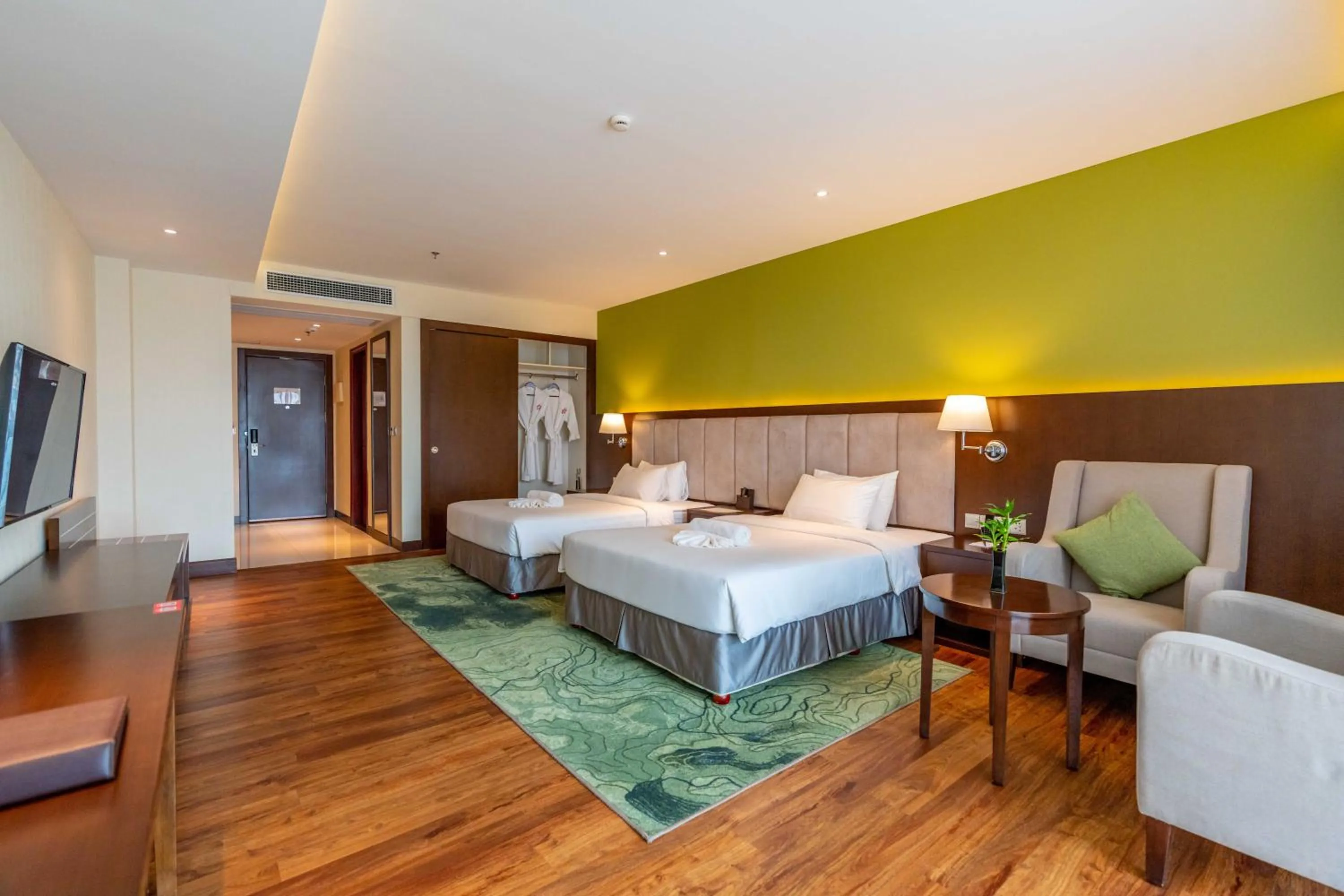 Bedroom, Bed in Olympia City Hotel by Dara