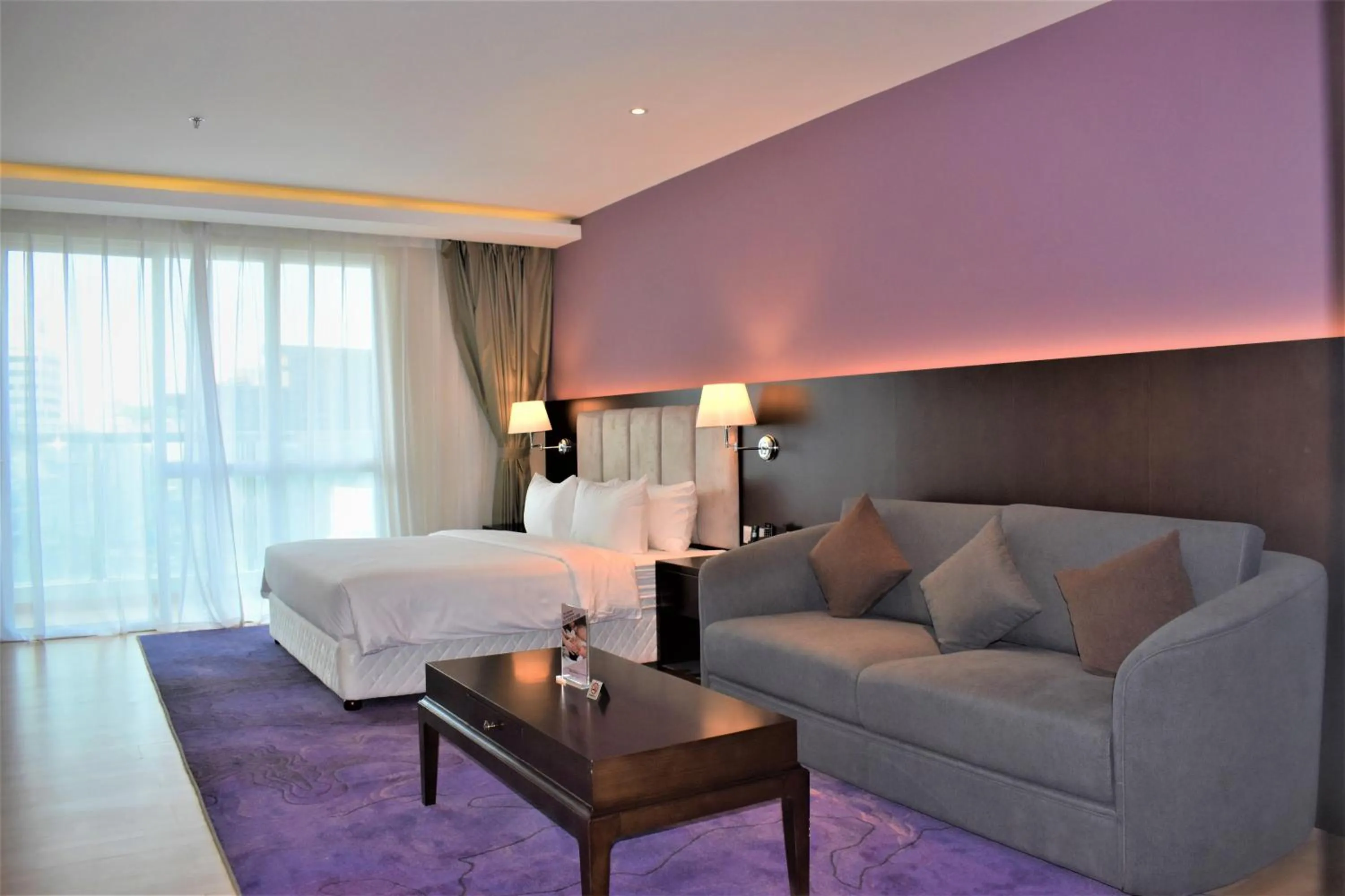 Bedroom, Bed in Olympia City Hotel by Dara