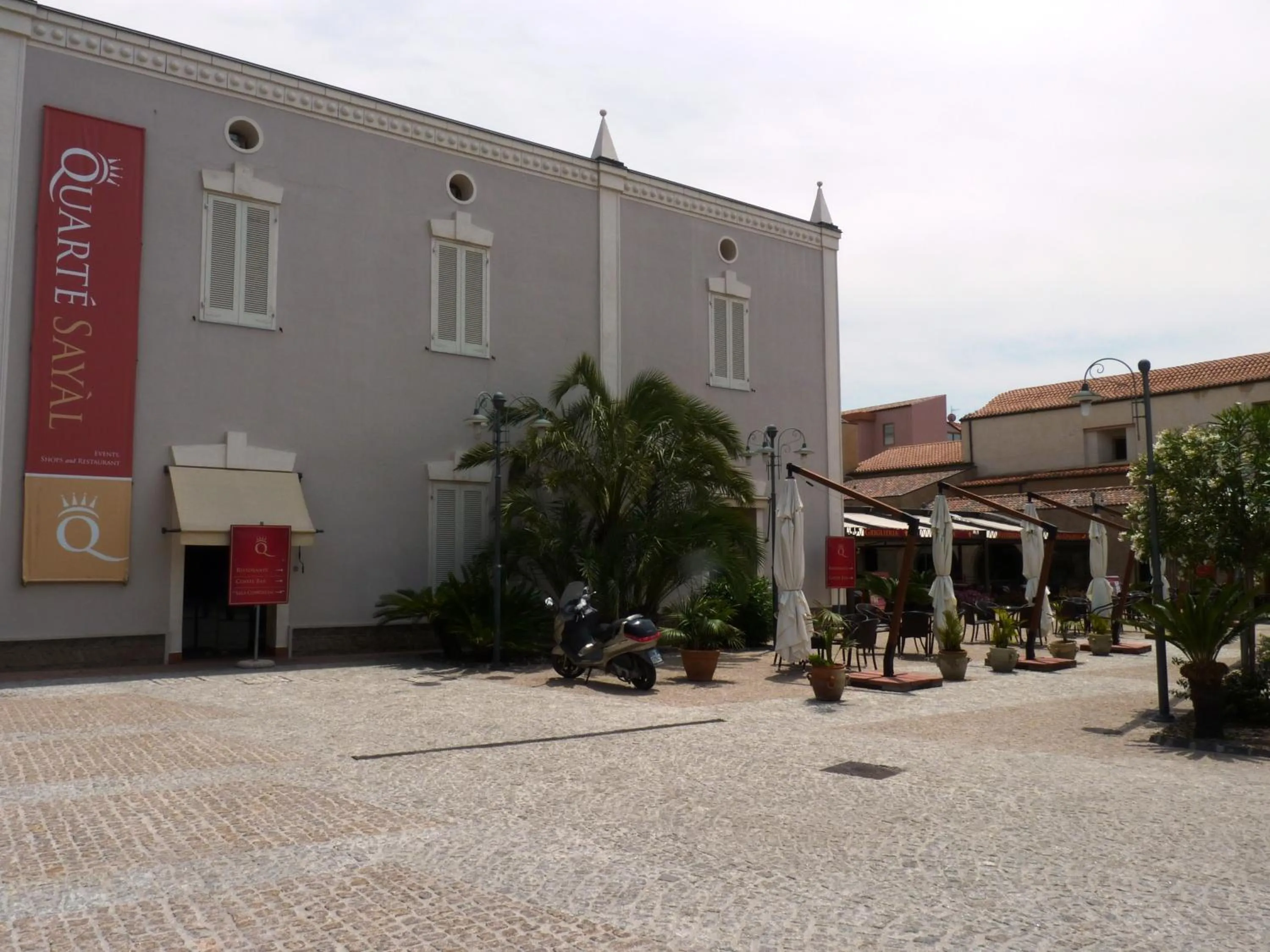 Facade/entrance in Quarté Sayàl