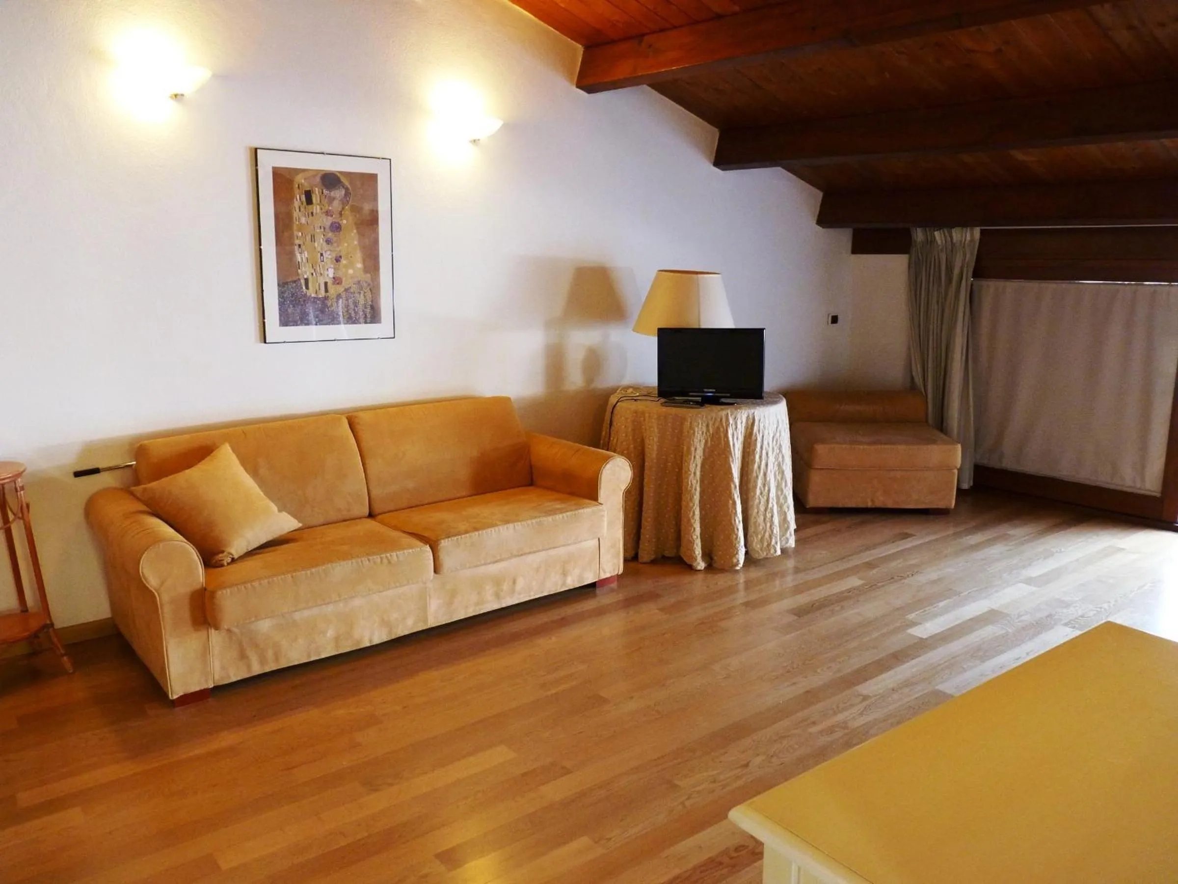 TV and multimedia in Quarté Sayàl