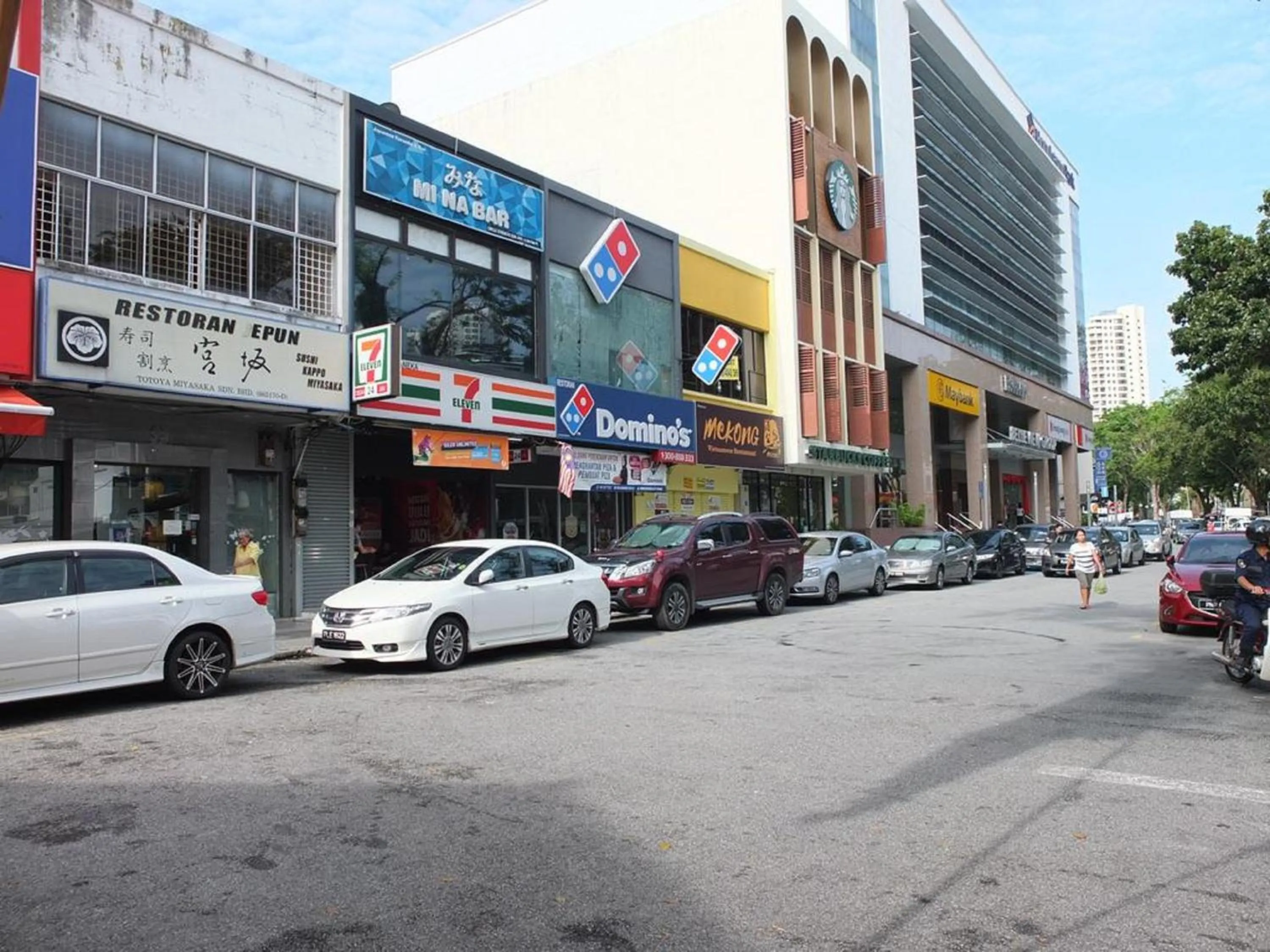 Restaurant/places to eat in Minima 8