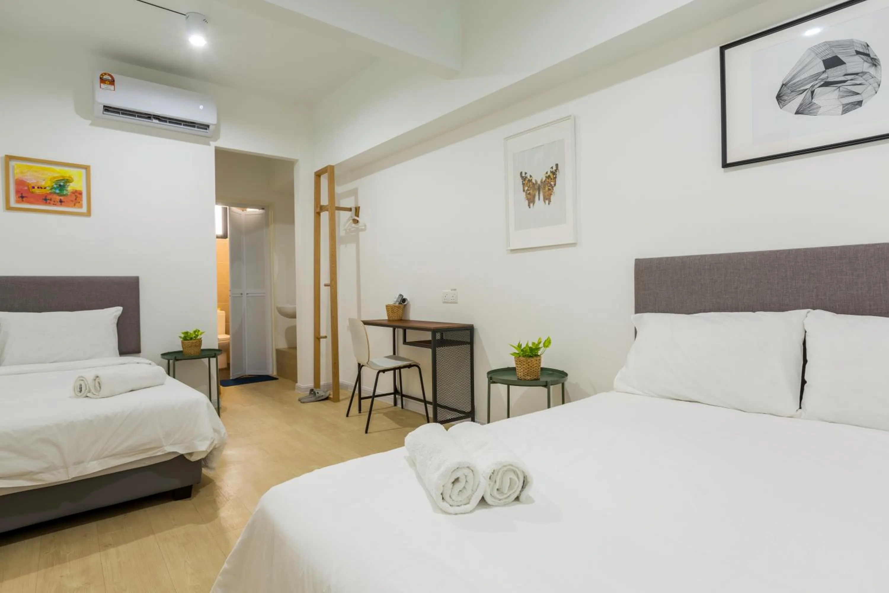 Bedroom, Bed in Minima 8