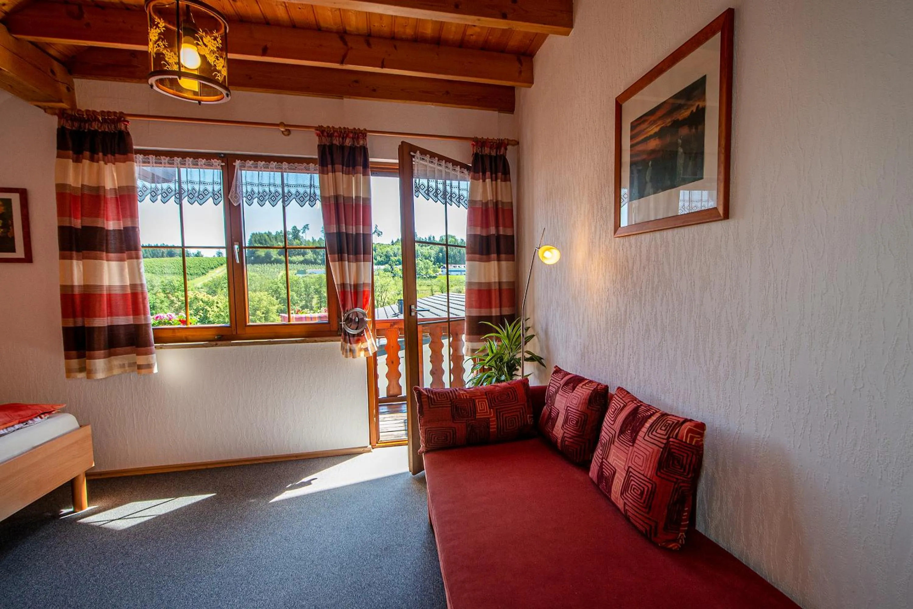 Bed in Ferienwohnungen mit Alpensicht