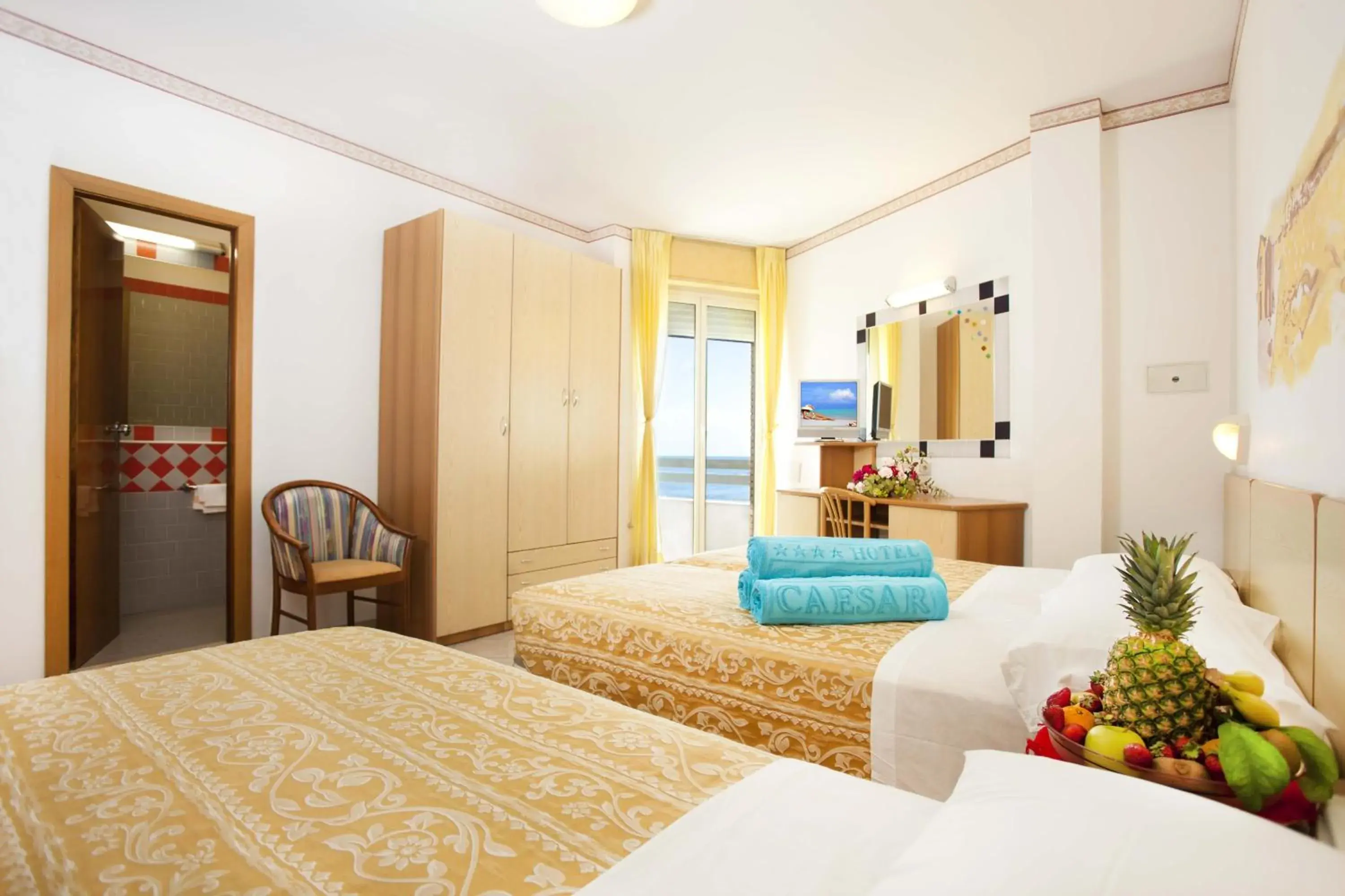 Bedroom, Bed in Hotel Caesar