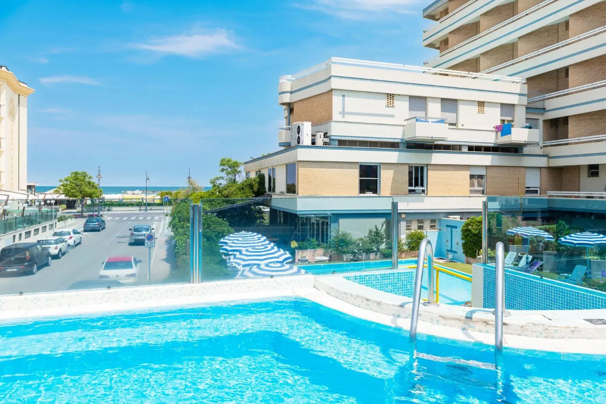Swimming Pool in Hotel Caesar
