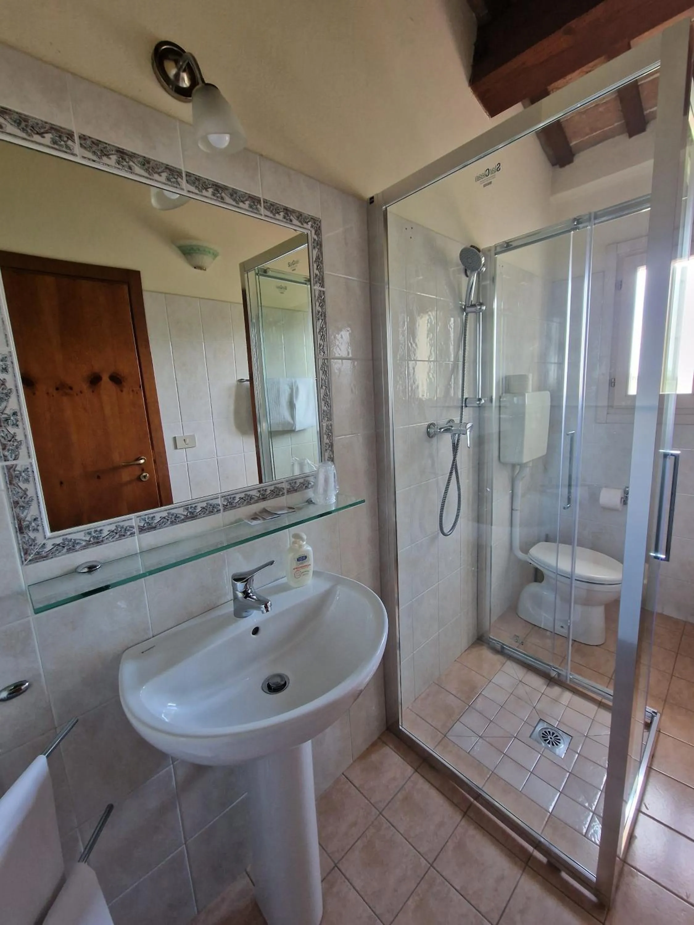 Shower in Agriturismo e Cantina La Sabbiona