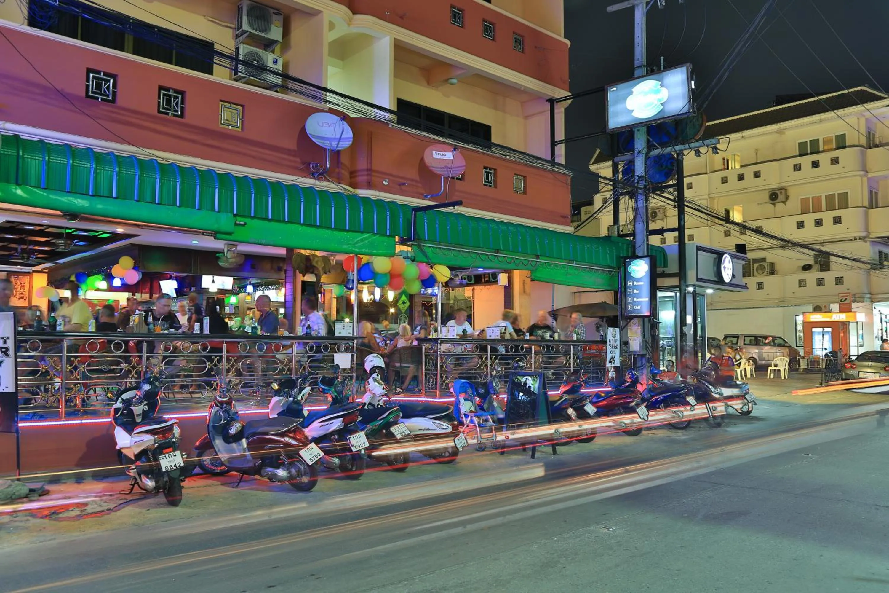 Property building in Harrys Hotel Bar & Restaurant