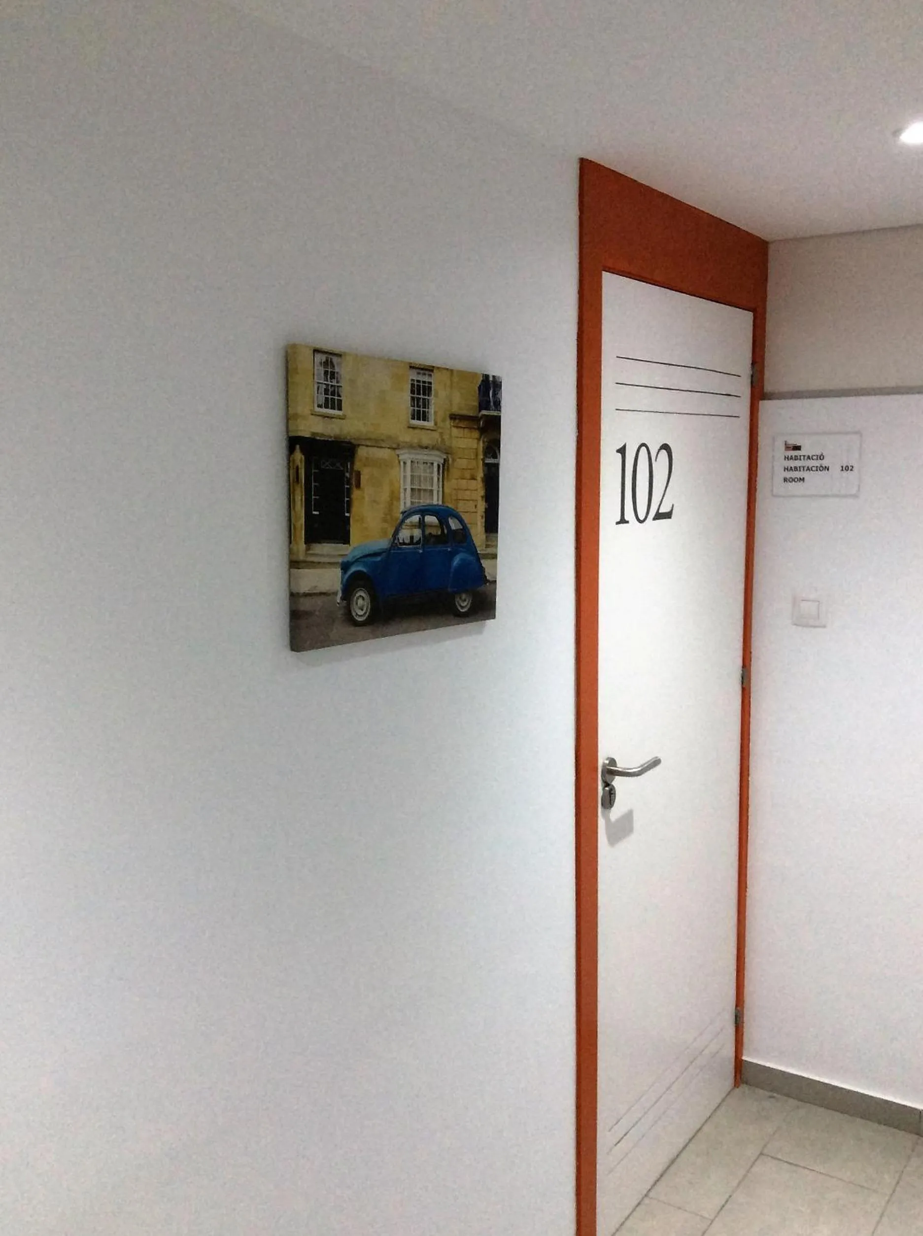 Property building in Hostelscat