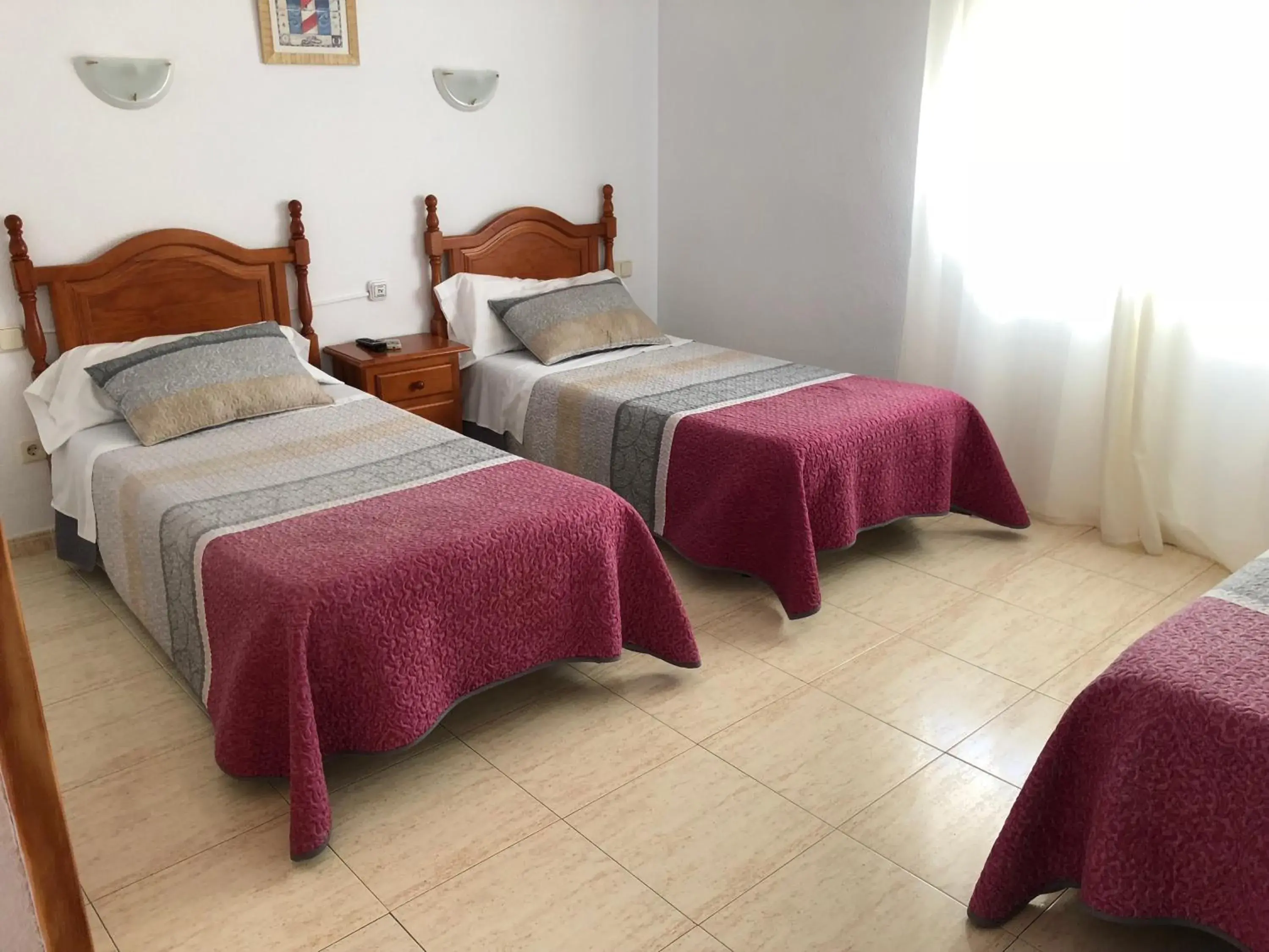 Triple Room in Hostal 82 Triple Room in Hostal 82