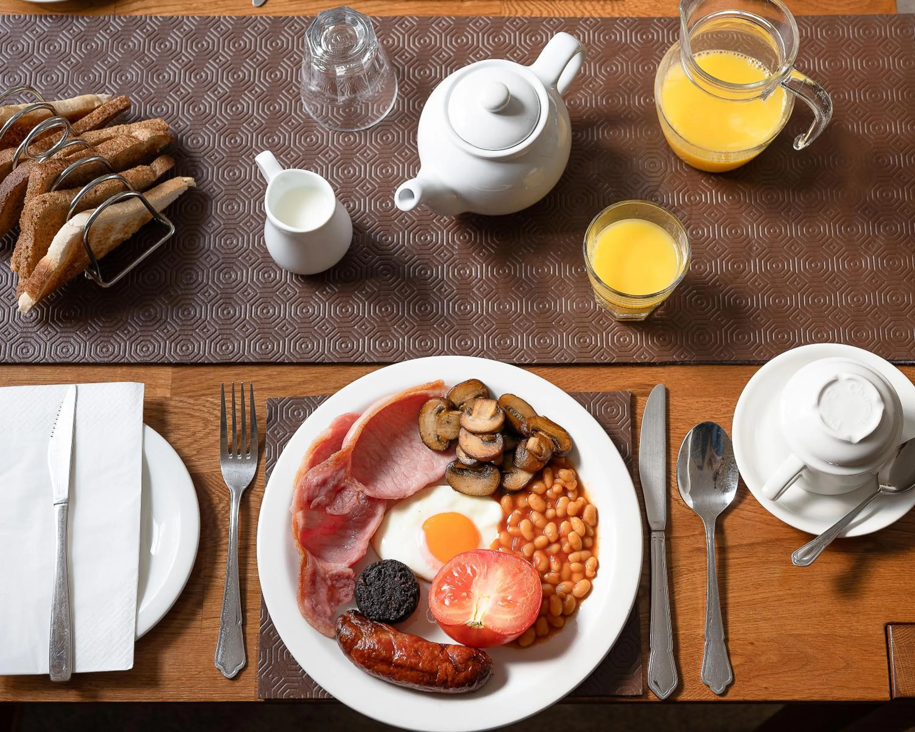 Food and drinks in Crescent Lodge Guest House