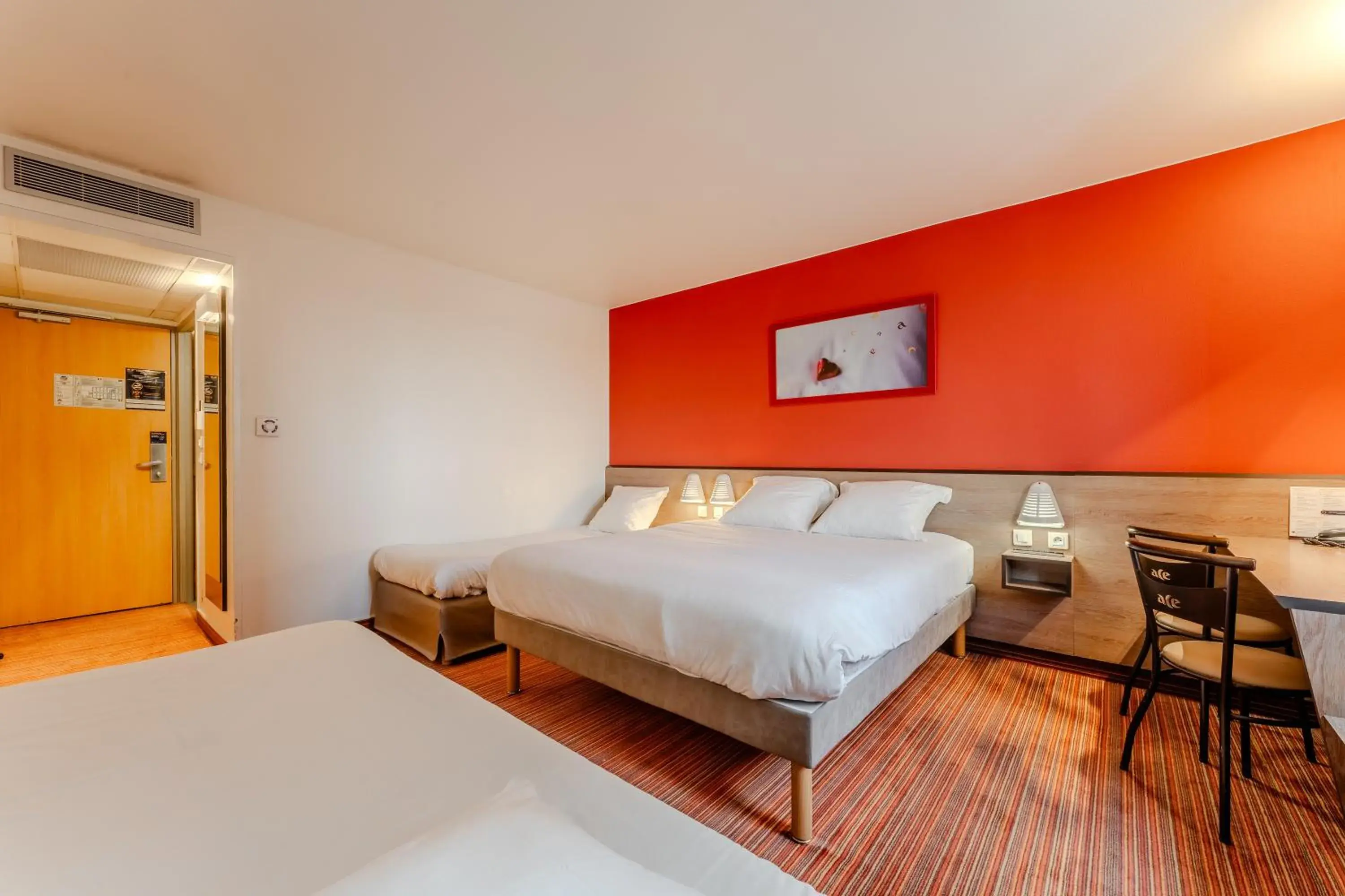 Quadruple Room (1 double bed, 1 single bed, 1 child bed (70/63 in)) in Ace Hotel Noyelles Quadruple Room (1 double bed, 1 single bed, 1 child bed (70/63 in)) in Ace Hotel Noyelles