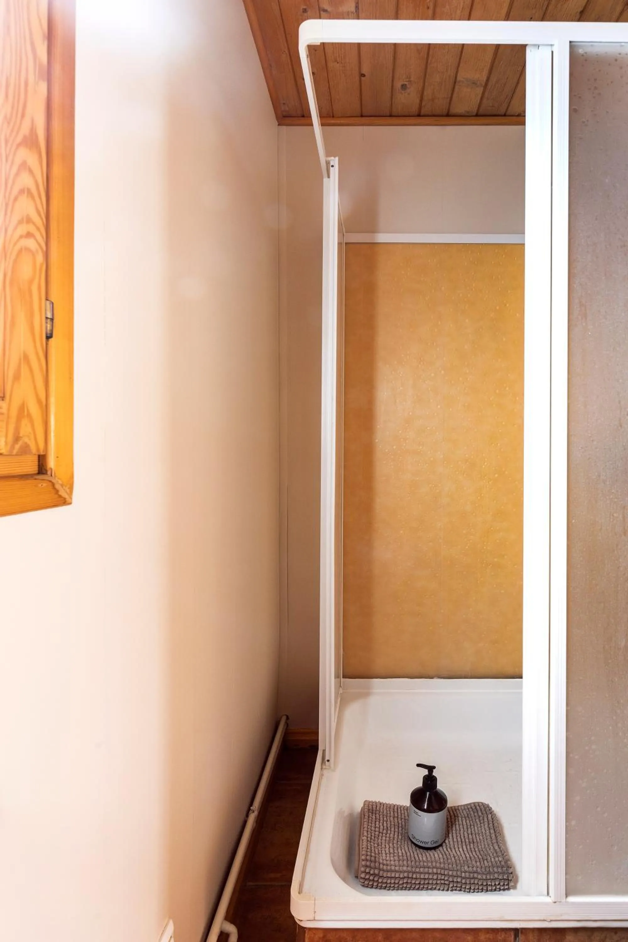 Shower in wecamp Pirineos