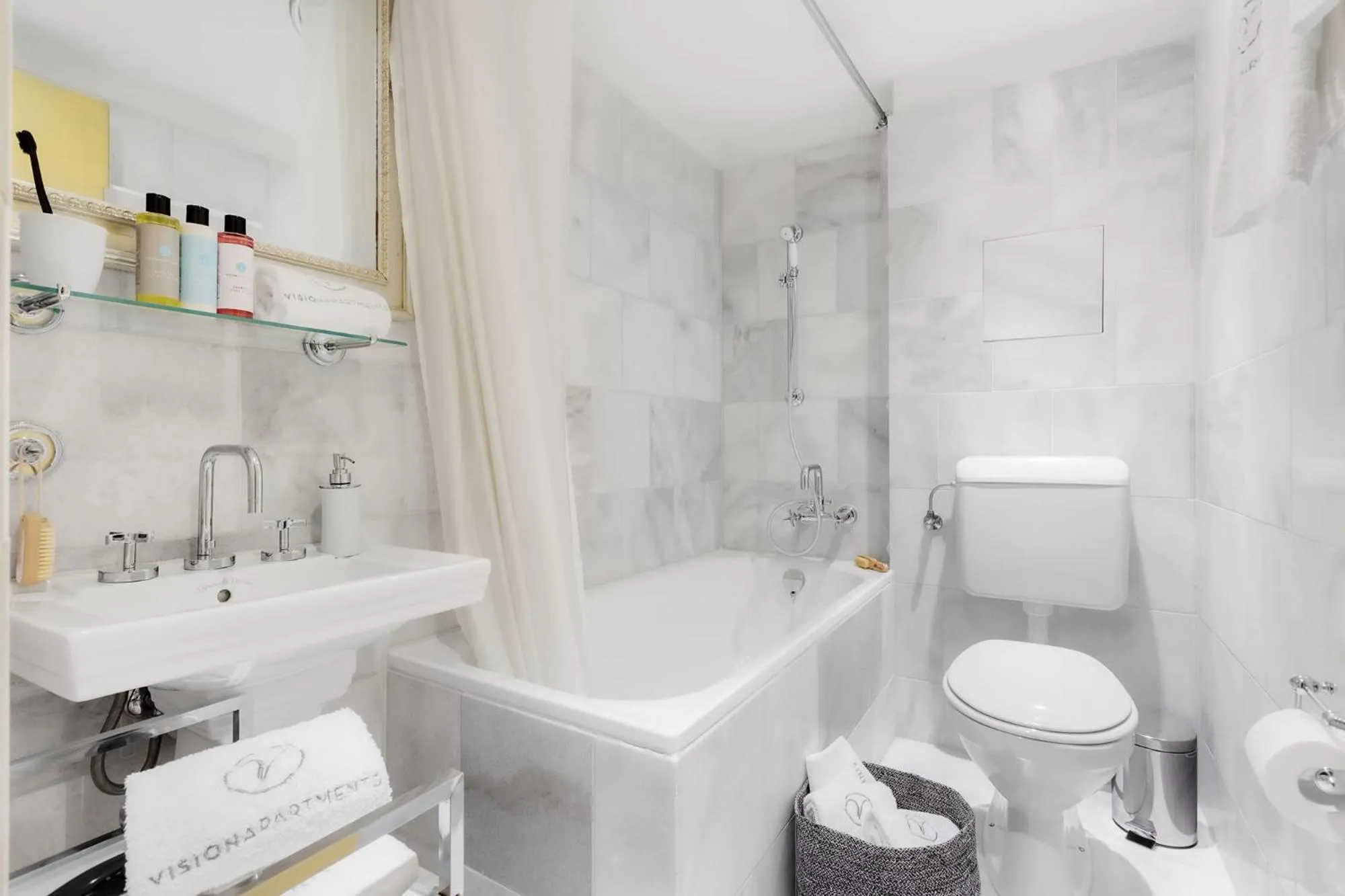 Shower in VISIONAPARTMENTS Albertstrasse - contactless check-in