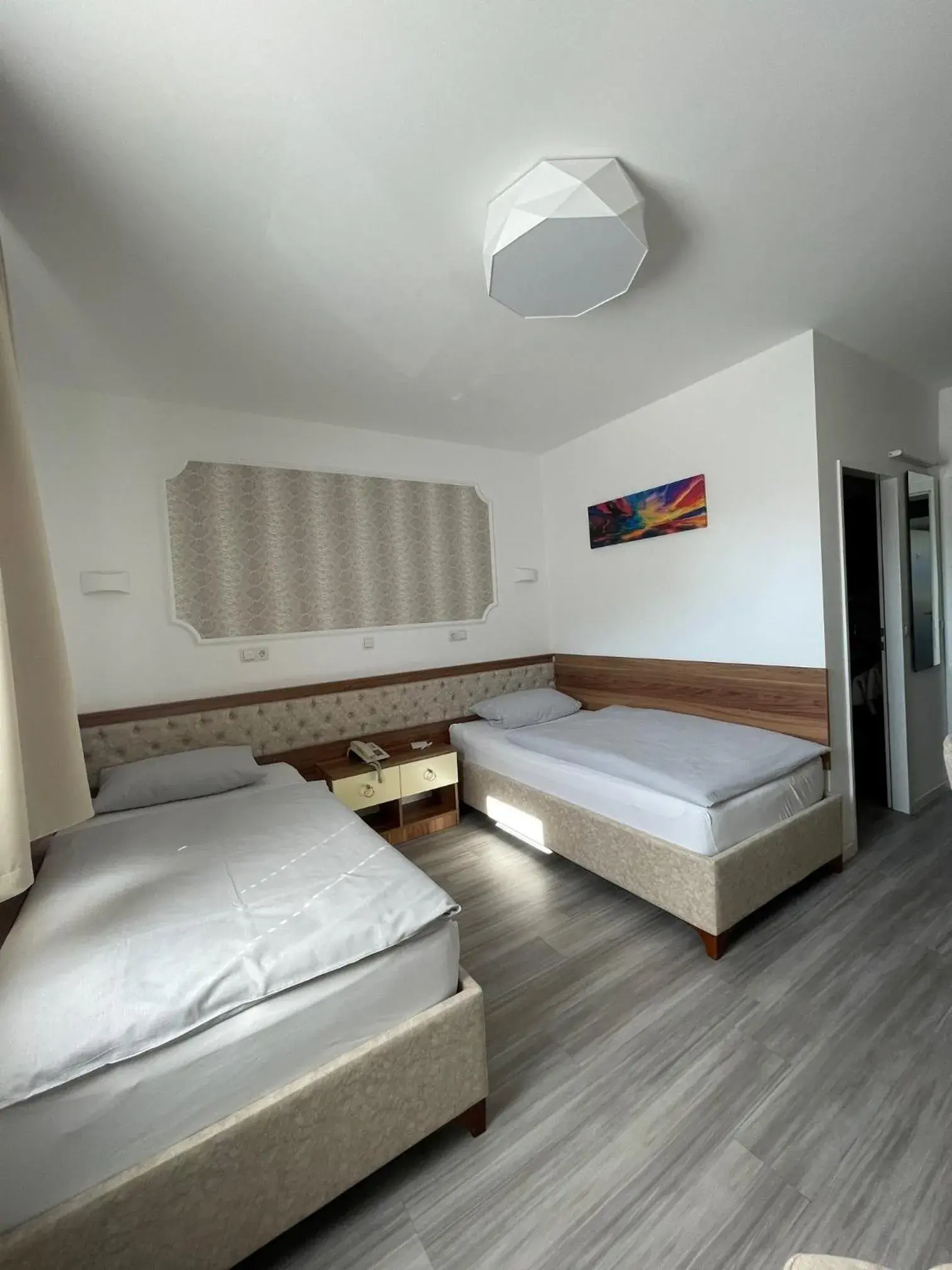 Double Room with Private Bathroom - single occupancy in Hotel Rosenheim Double Room with Private Bathroom - single occupancy in Hotel Rosenheim