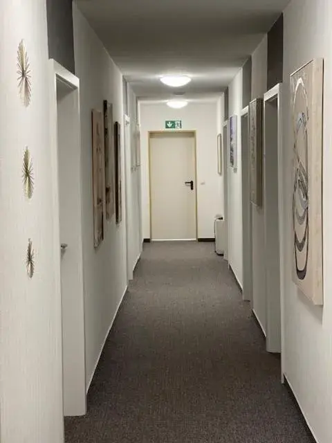 Single Room with Shared Shower and Toilet - single occupancy in Hotel Rosenheim Single Room with Shared Shower and Toilet - single occupancy in Hotel Rosenheim