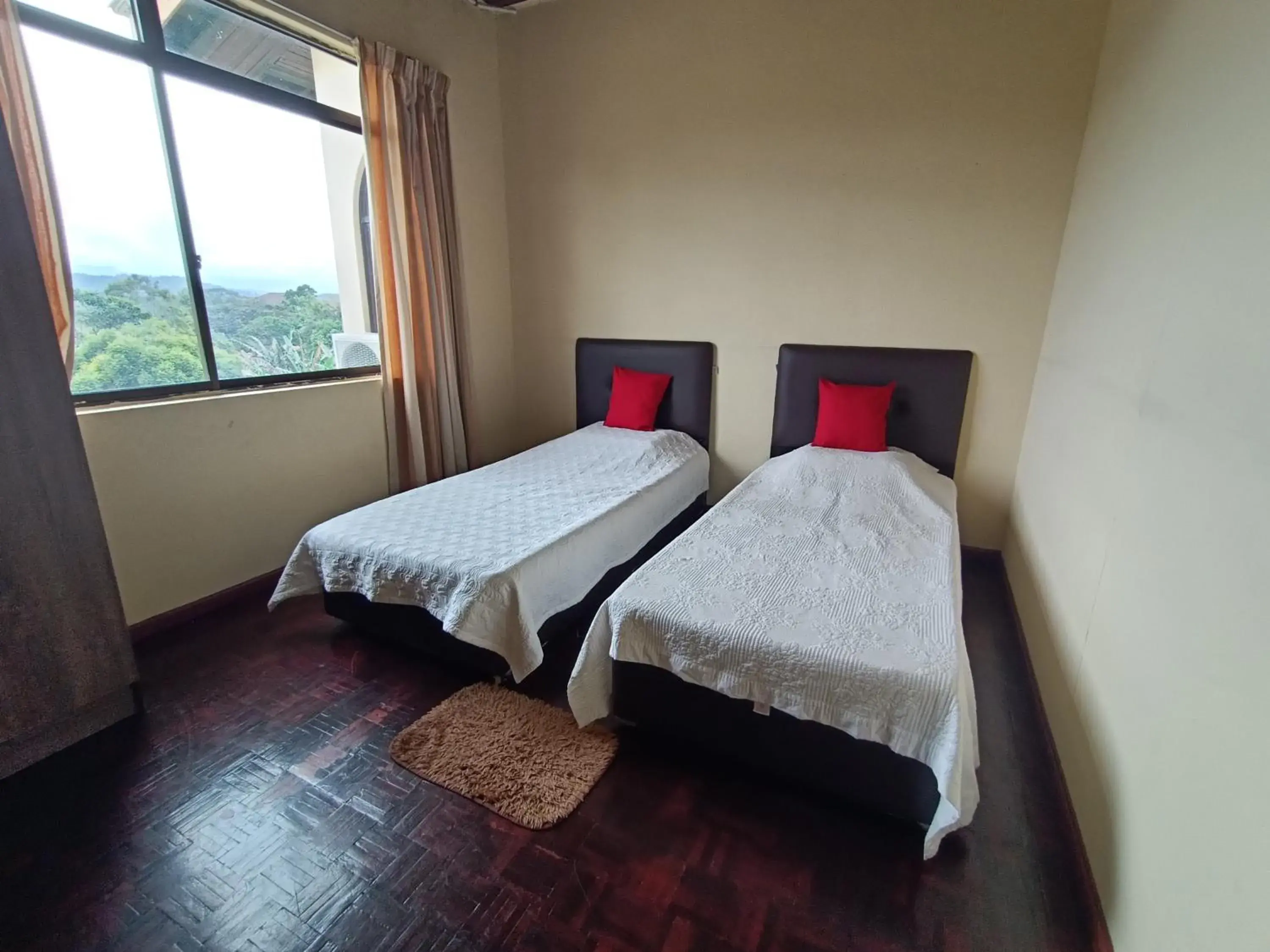 Twin Room with Shared Bathroom in Mountain View Guest House KB Twin Room with Shared Bathroom in Mountain View Guest House KB