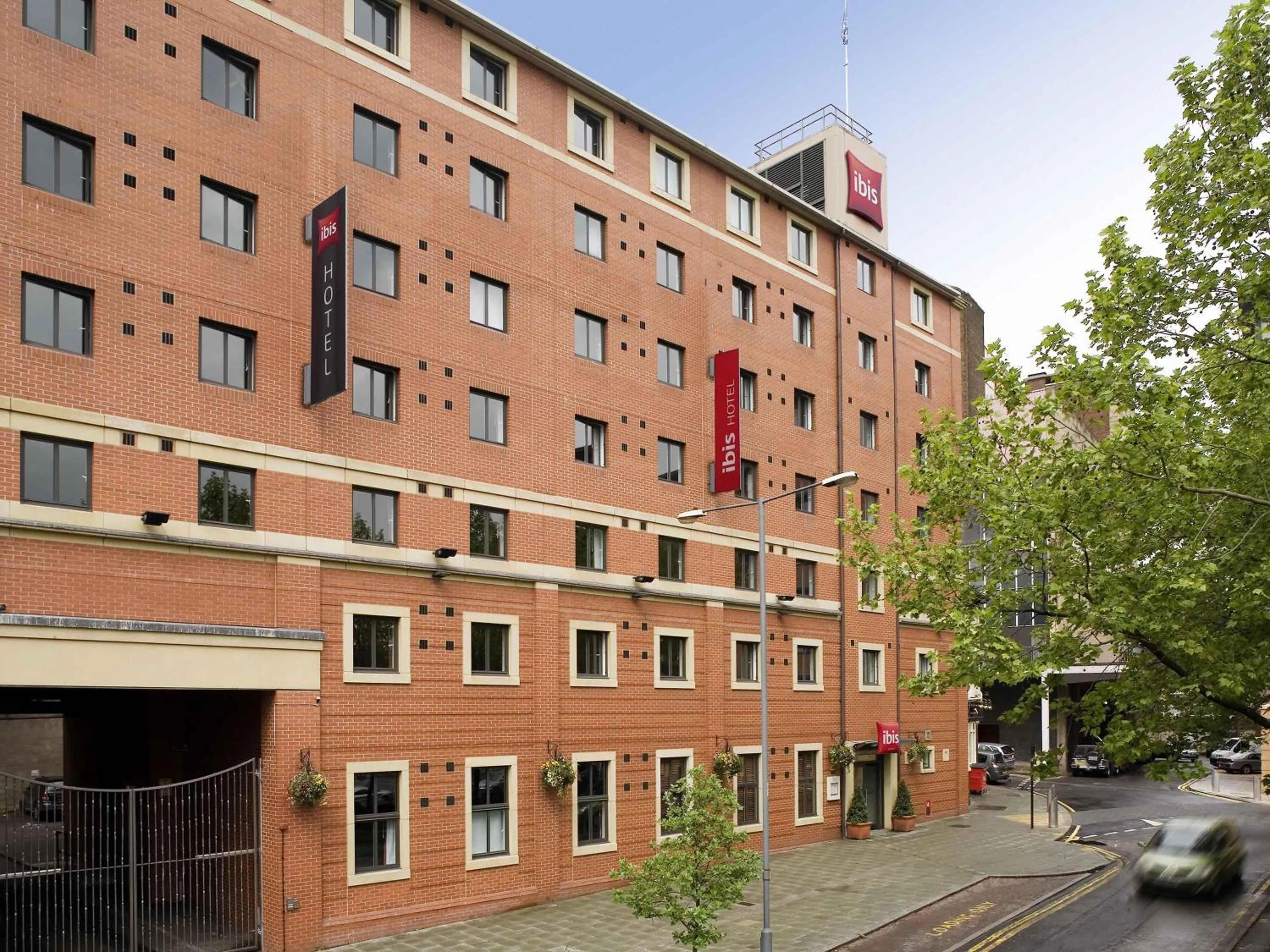 Property building in Ibis Sheffield City