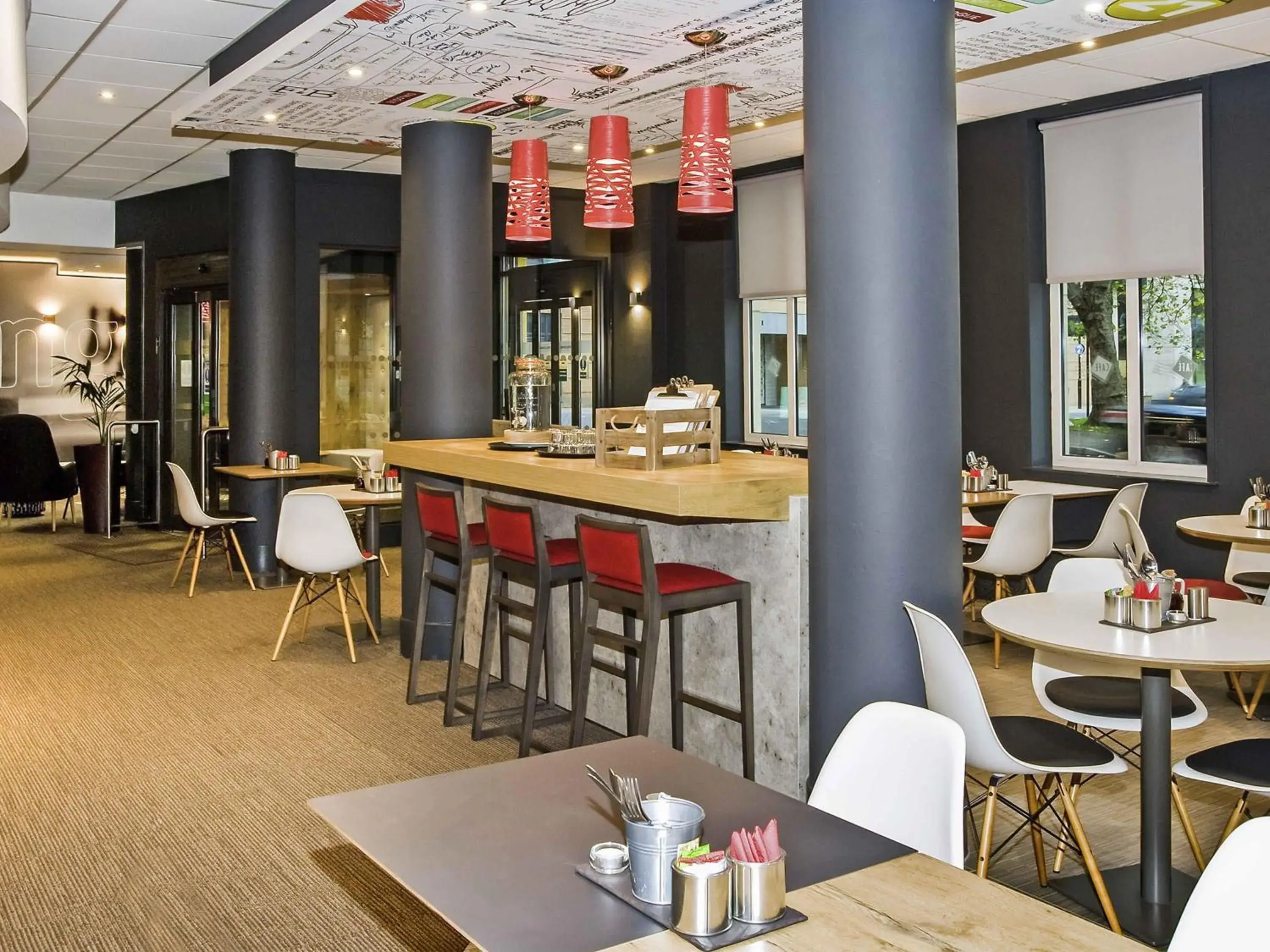 Property building in Ibis Sheffield City Property building in Ibis Sheffield City