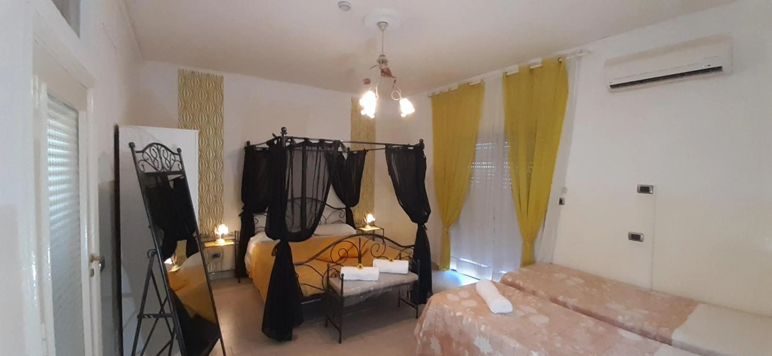 Photo of the whole room in Mamma Lucia